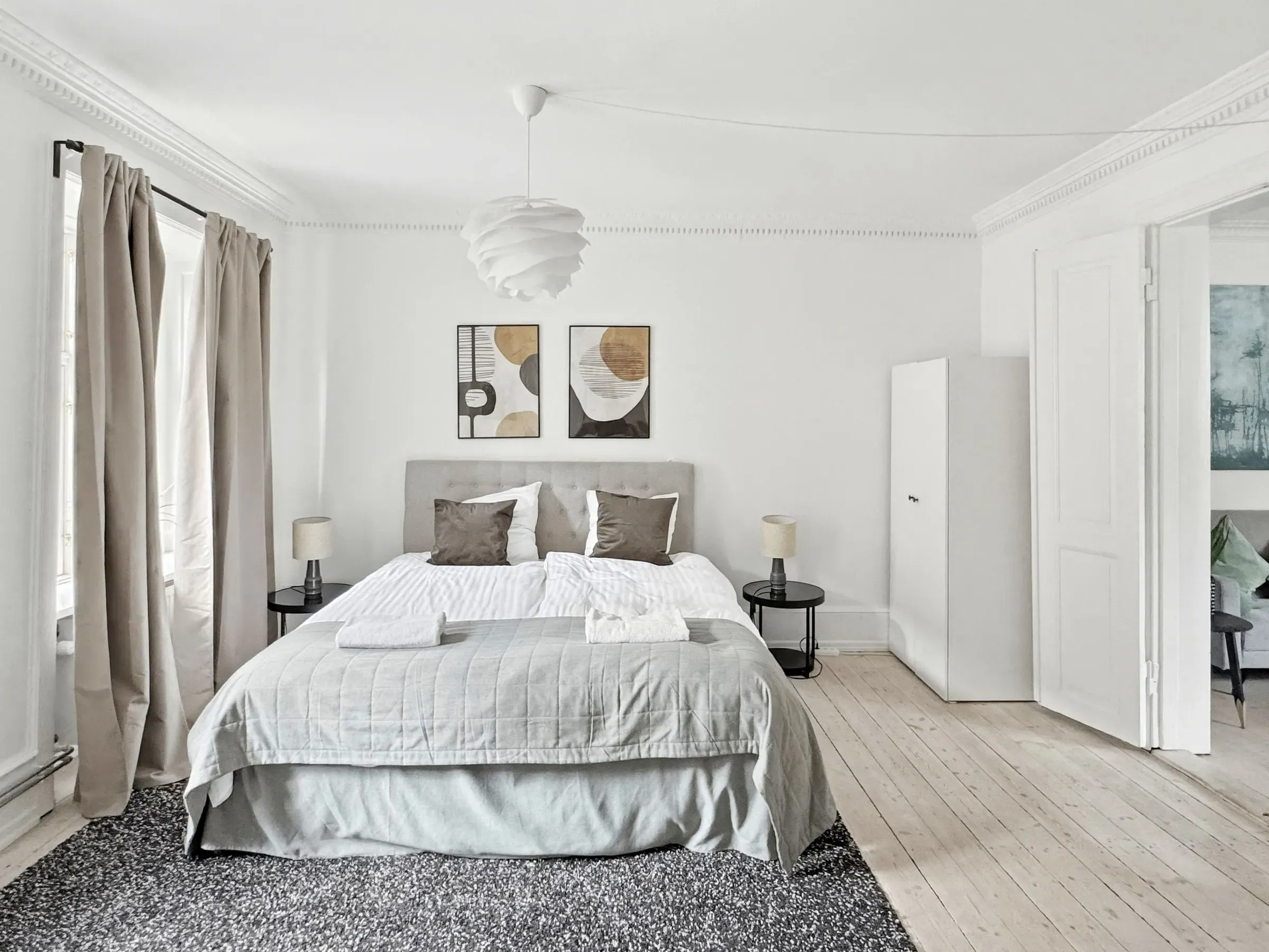 Møbleret lejlighed i Holbergsgade, 1. sal
