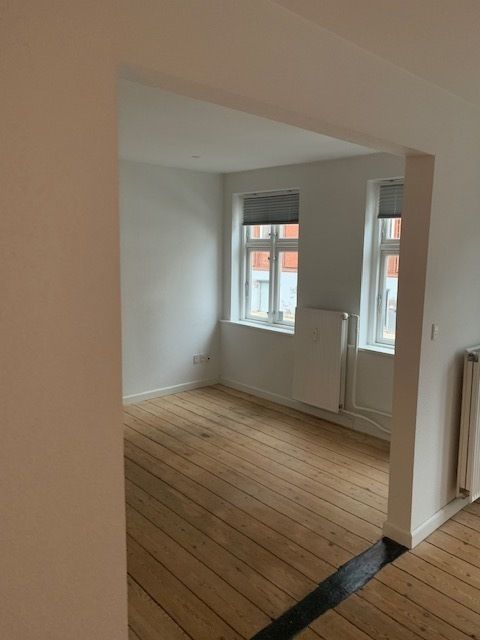 Lækker 2v. lejlighed i 2 plan i centrum.