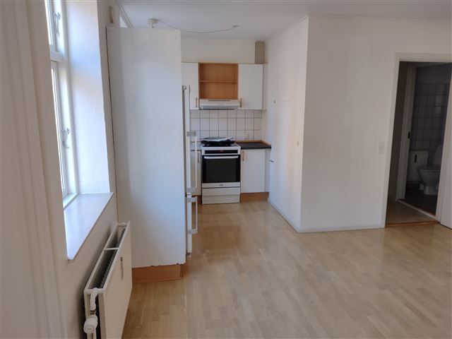 1 vær. lejlighed på 42 m2 i lille rolig ejendom ledig straks for én person.