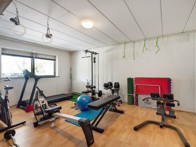 Stort lyst hus med dejlig udestue, have med terrasser