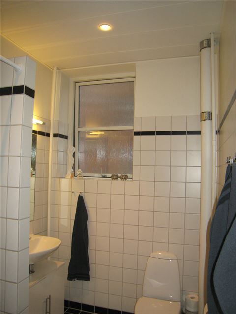 Elegant og herskabelig 6 værelses lejlighed på 1. sal i mondæn ejendom for den kræsne familie.