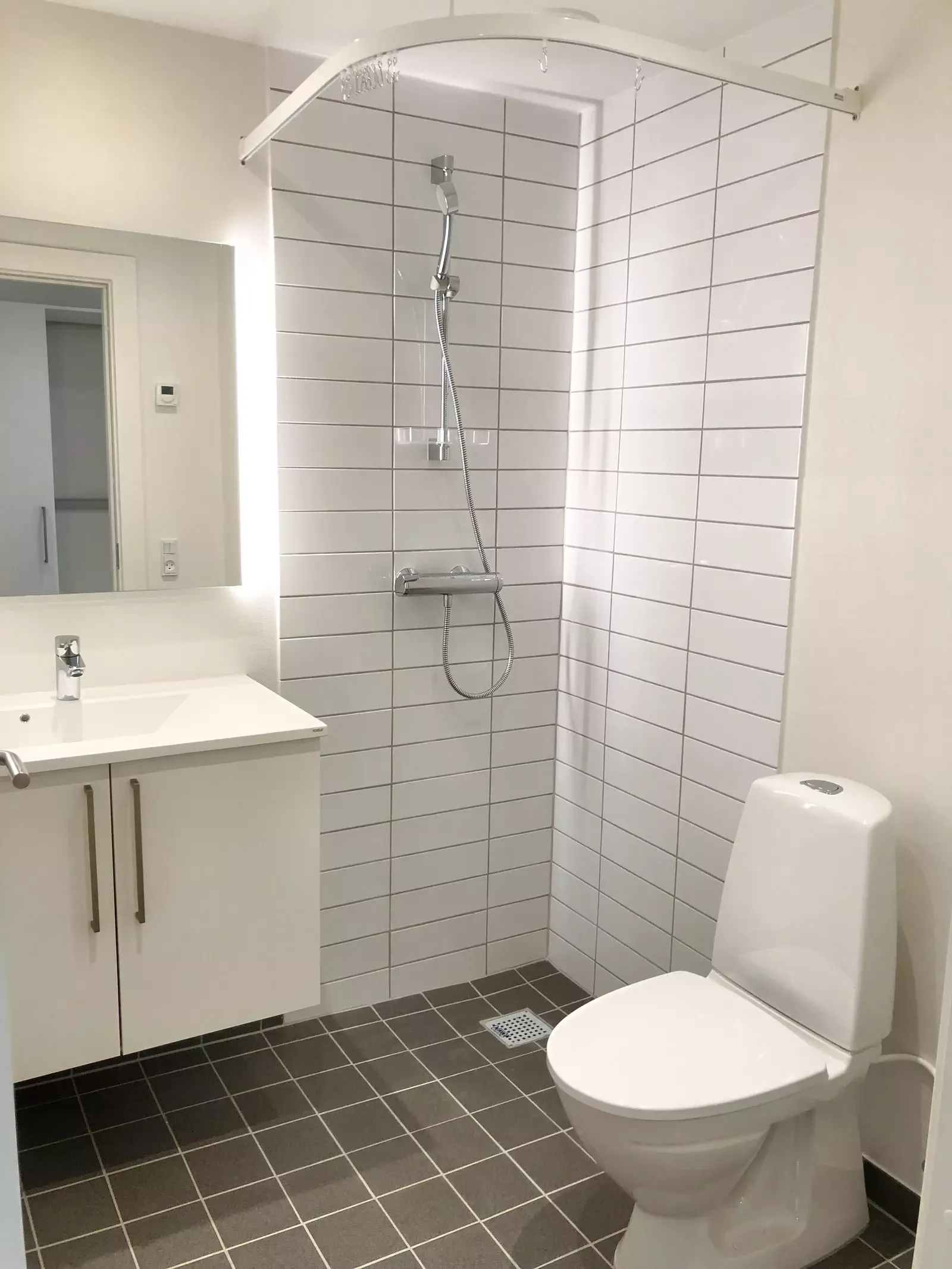 Lys 2-værelses på 62 m2 med altan og moderne, separat køkken, photo 2
