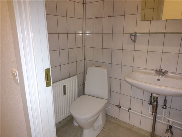 1 vær. lejlighed på 42 m2 i lille rolig ejendom ledig straks for én person.