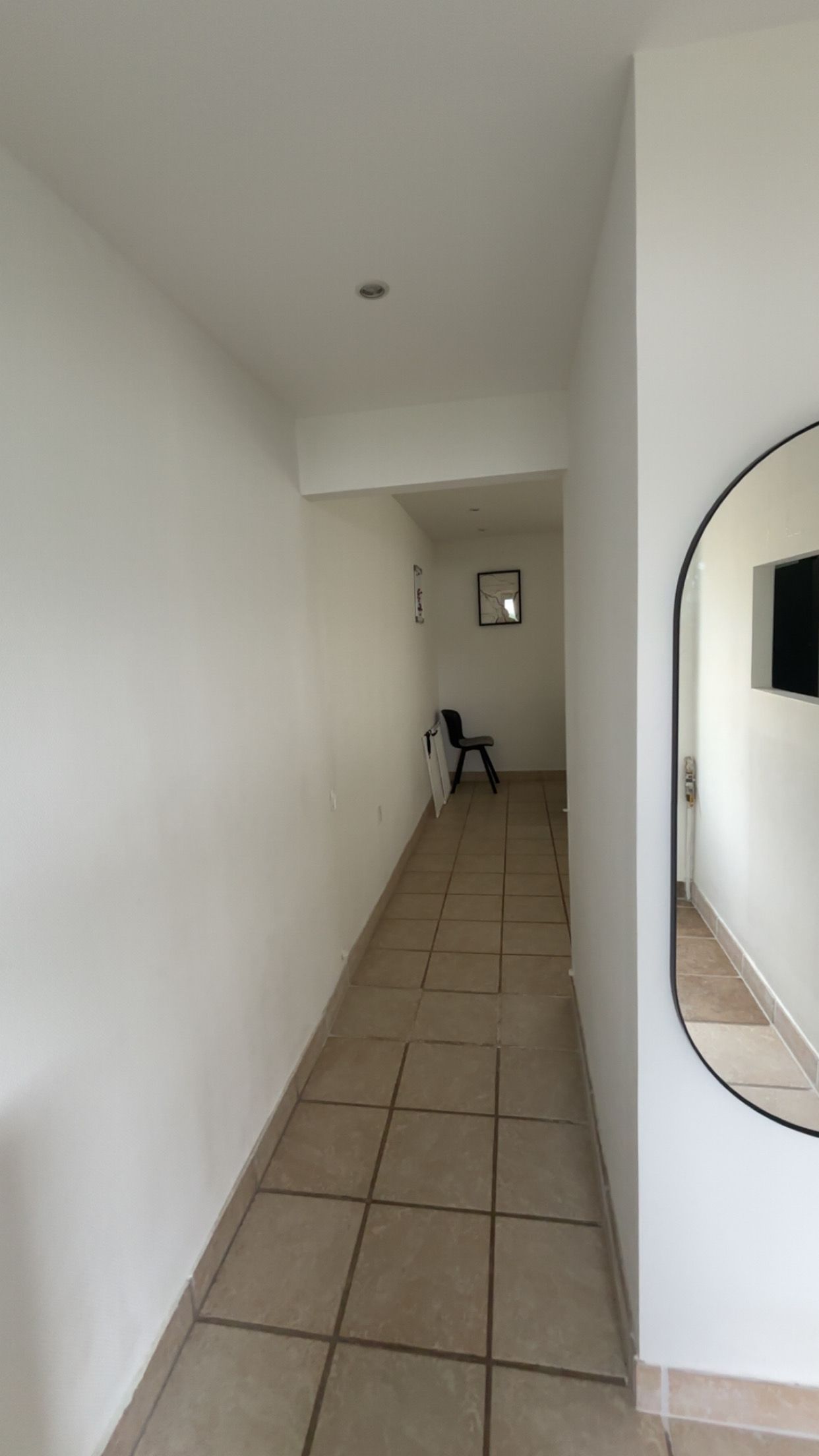 Skønt hus med pejs og gulvvarme samt rummelig have med udestue.
