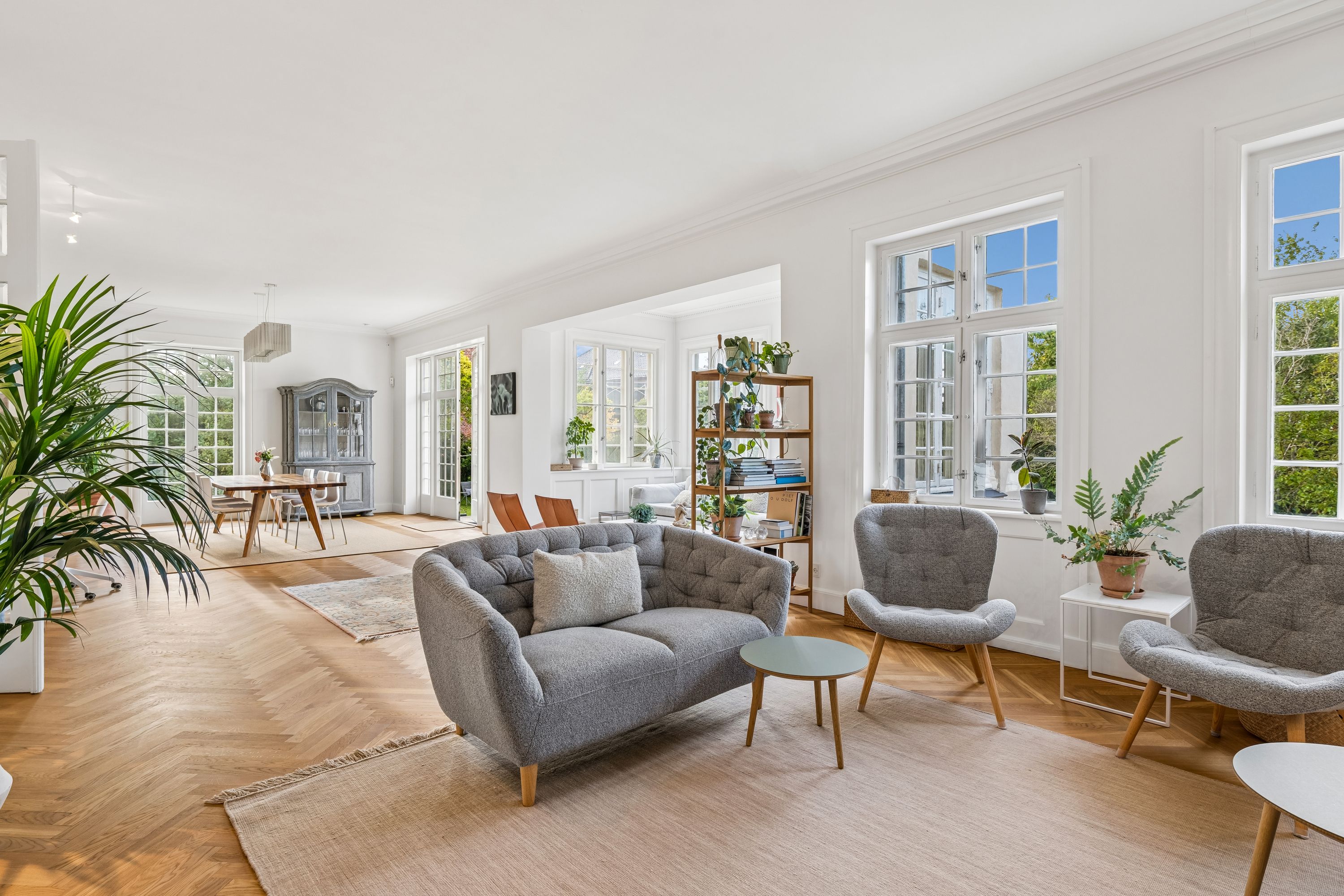 Klassisk og eksklusiv patriciervilla fra 1916 på 404 m² med stor have på Viggo Rothes Vej