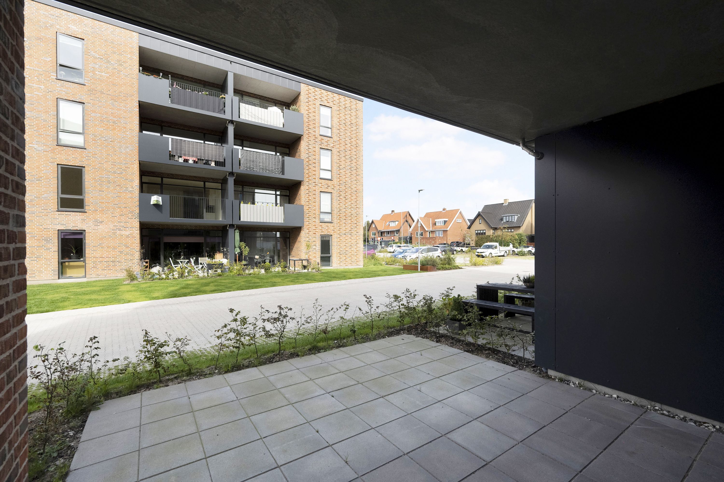 Treværelses lejlighed med egen terrasse