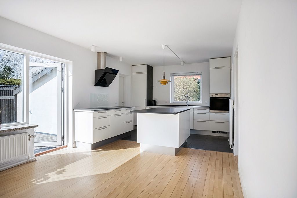 Lys og rummelig villa med stor have og separat anneks i Dragør