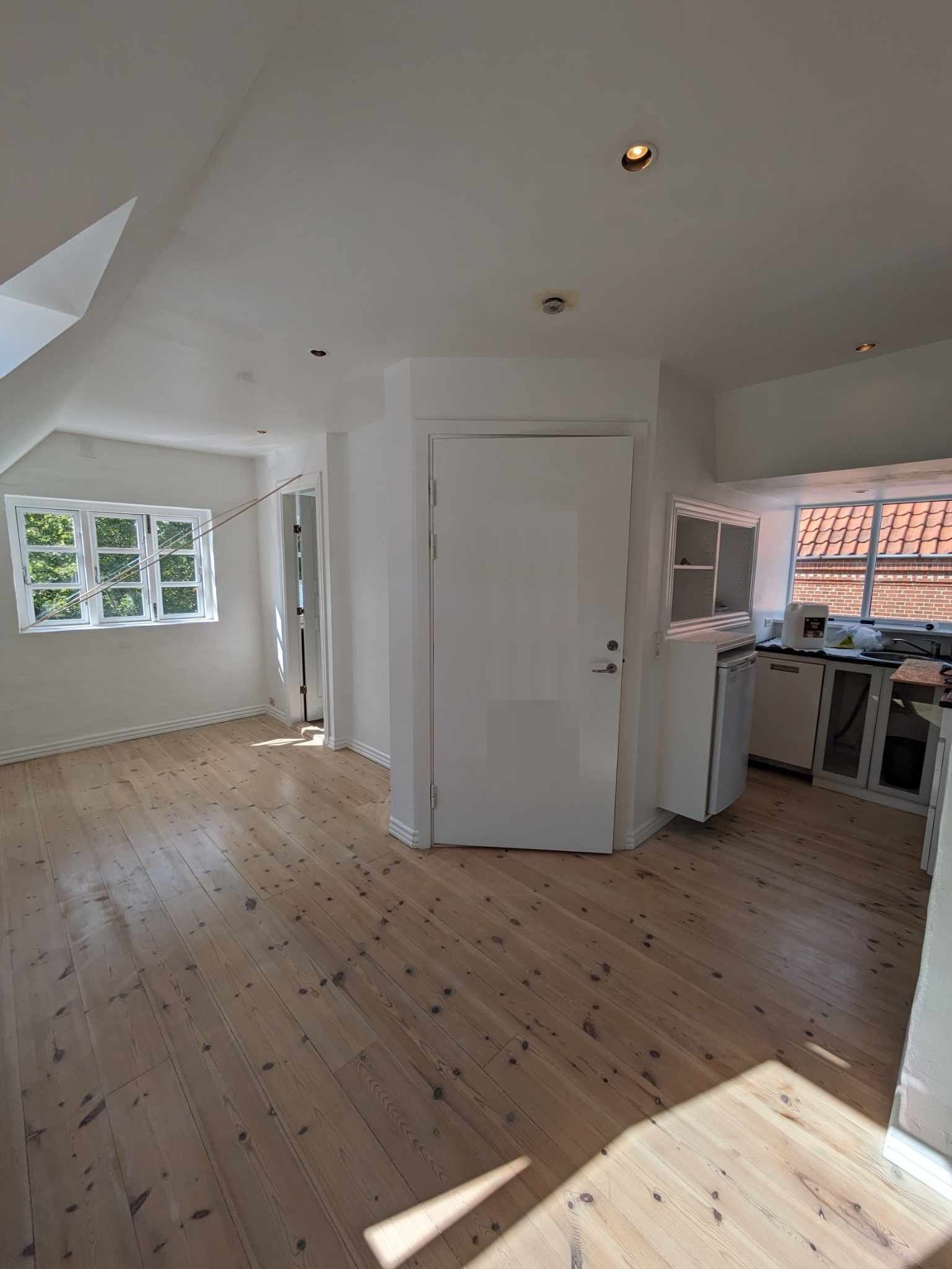 ☀️ Lyst & lækkert i Odense C – kun 2 på etagen – 4.800 kr. ALT INKL.