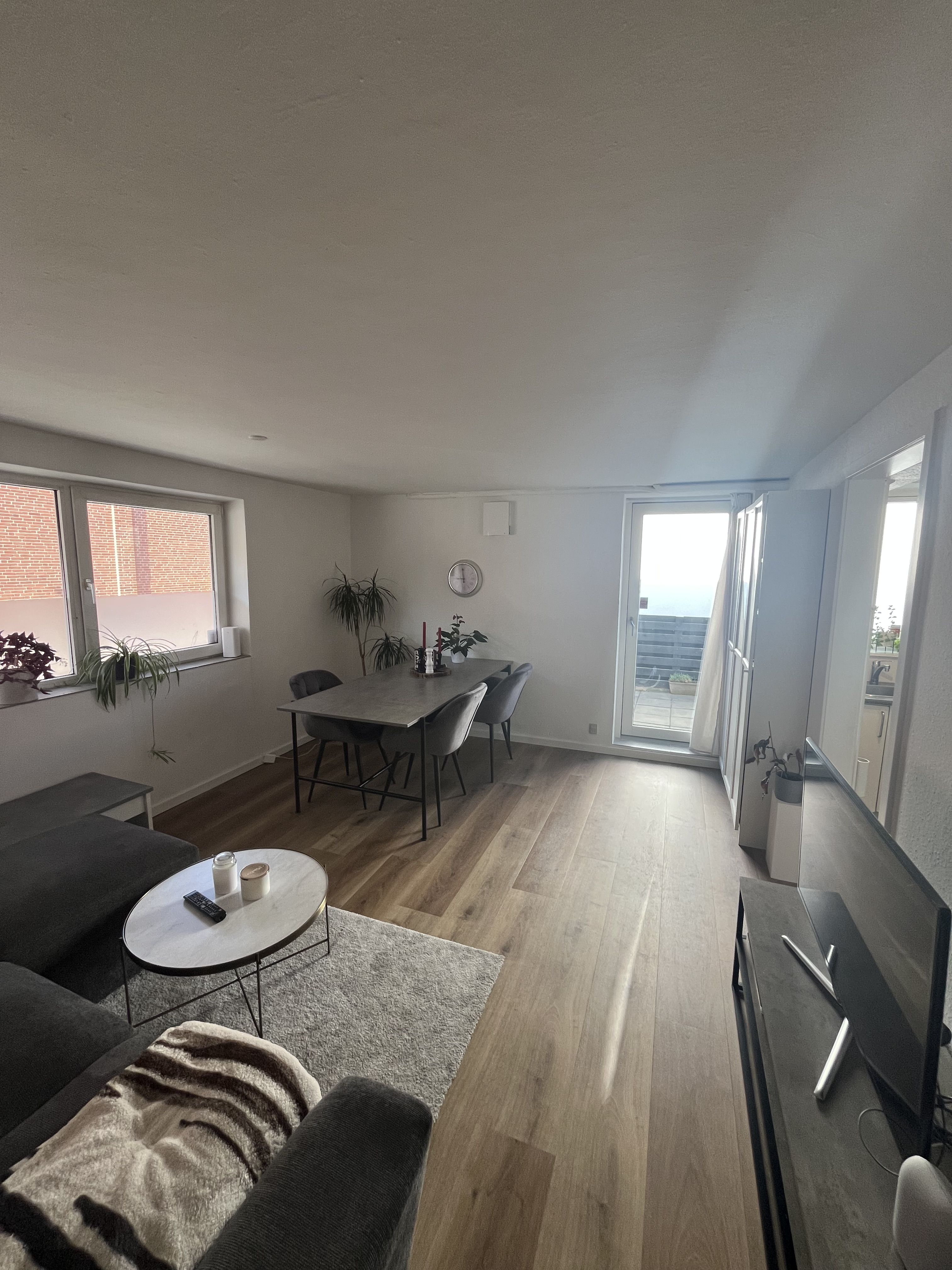 Hyggelig 2-værelses lejlighed med egen terrasse og mulighed for husdyr – centralt i Herning