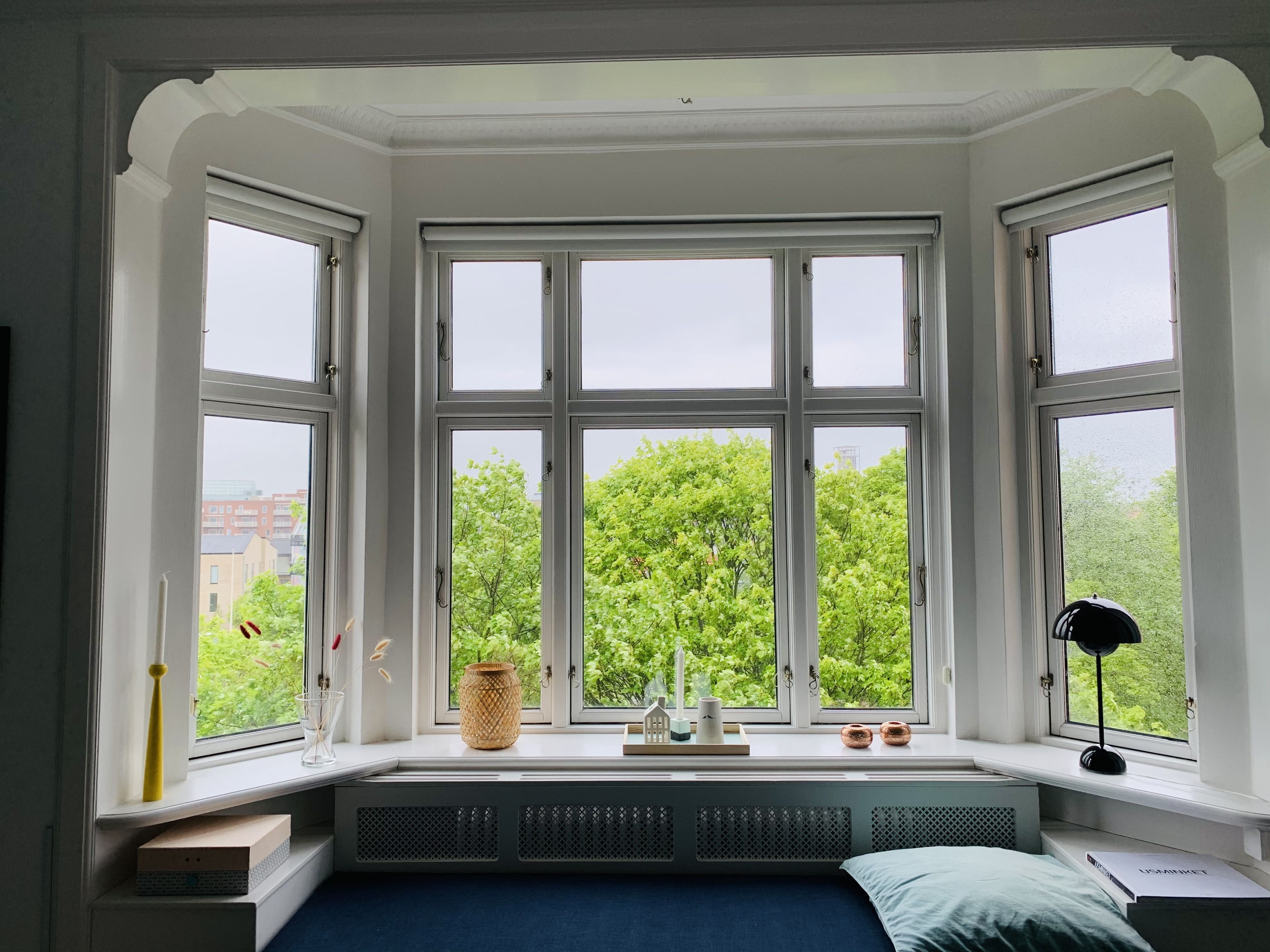 Rummelig herskabslejlighed med attraktiv beliggenhed – møbleret / Spacious period apartment in a prime location – furnished