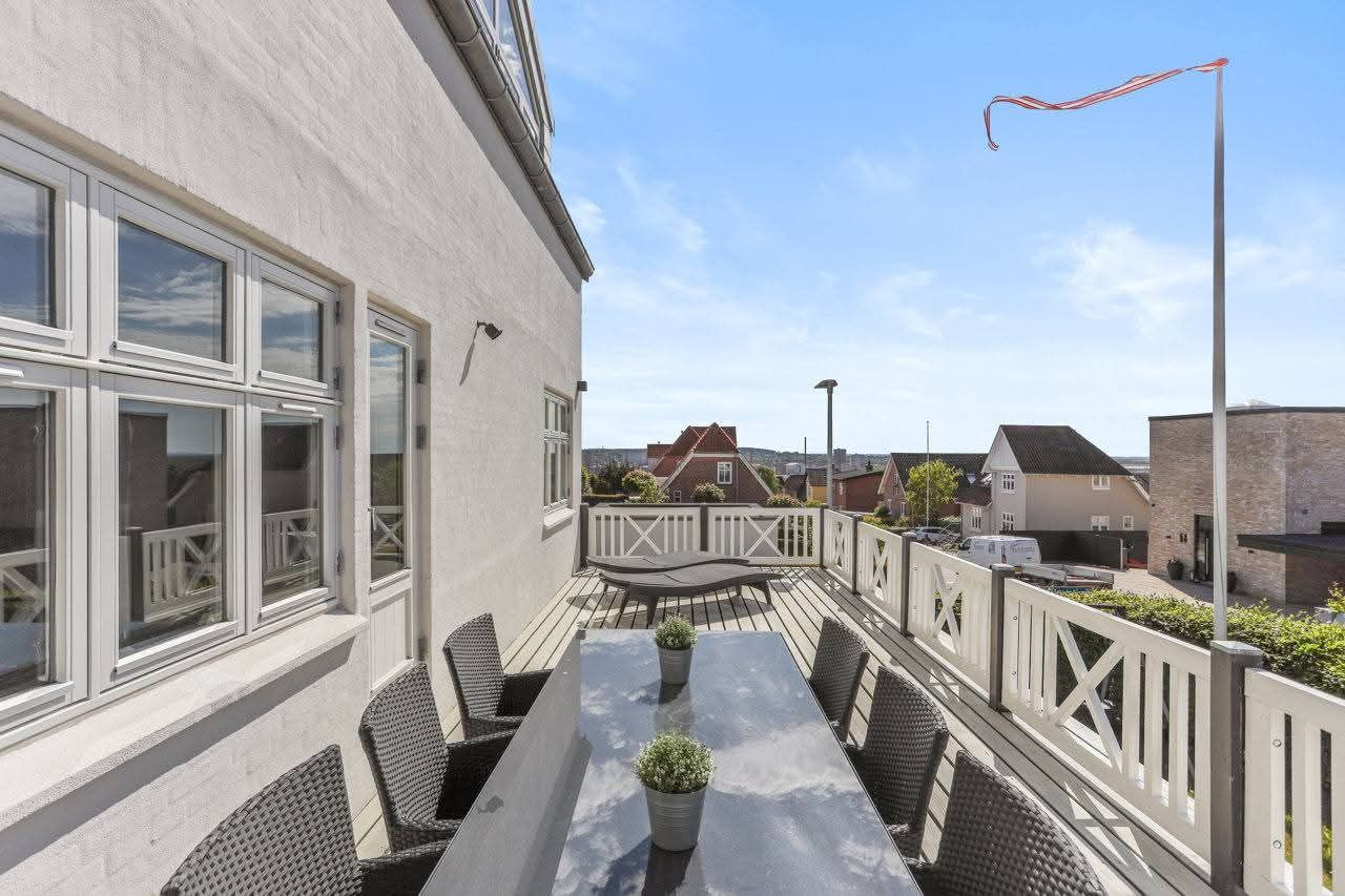Udsigtsvilla til leje med fitnesscenter
