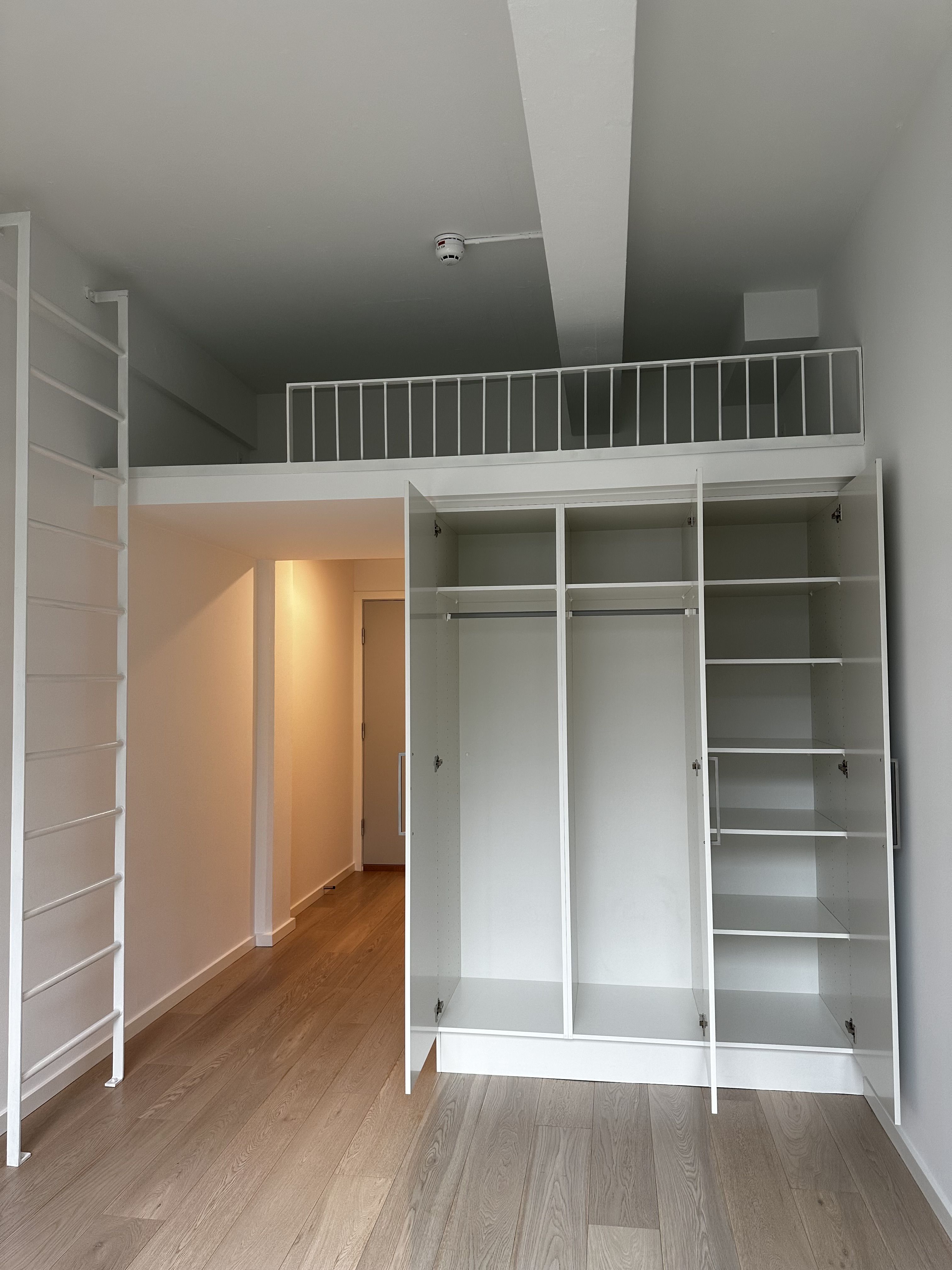 Lys lejlighed tæt på Nørrebro St. med hems