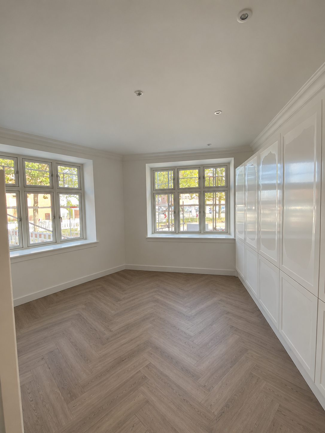 Totalrenoveret 5-værelses lejlighed på Østerbro på 142 m² plus meget anvendelig kælder på 42 m² 