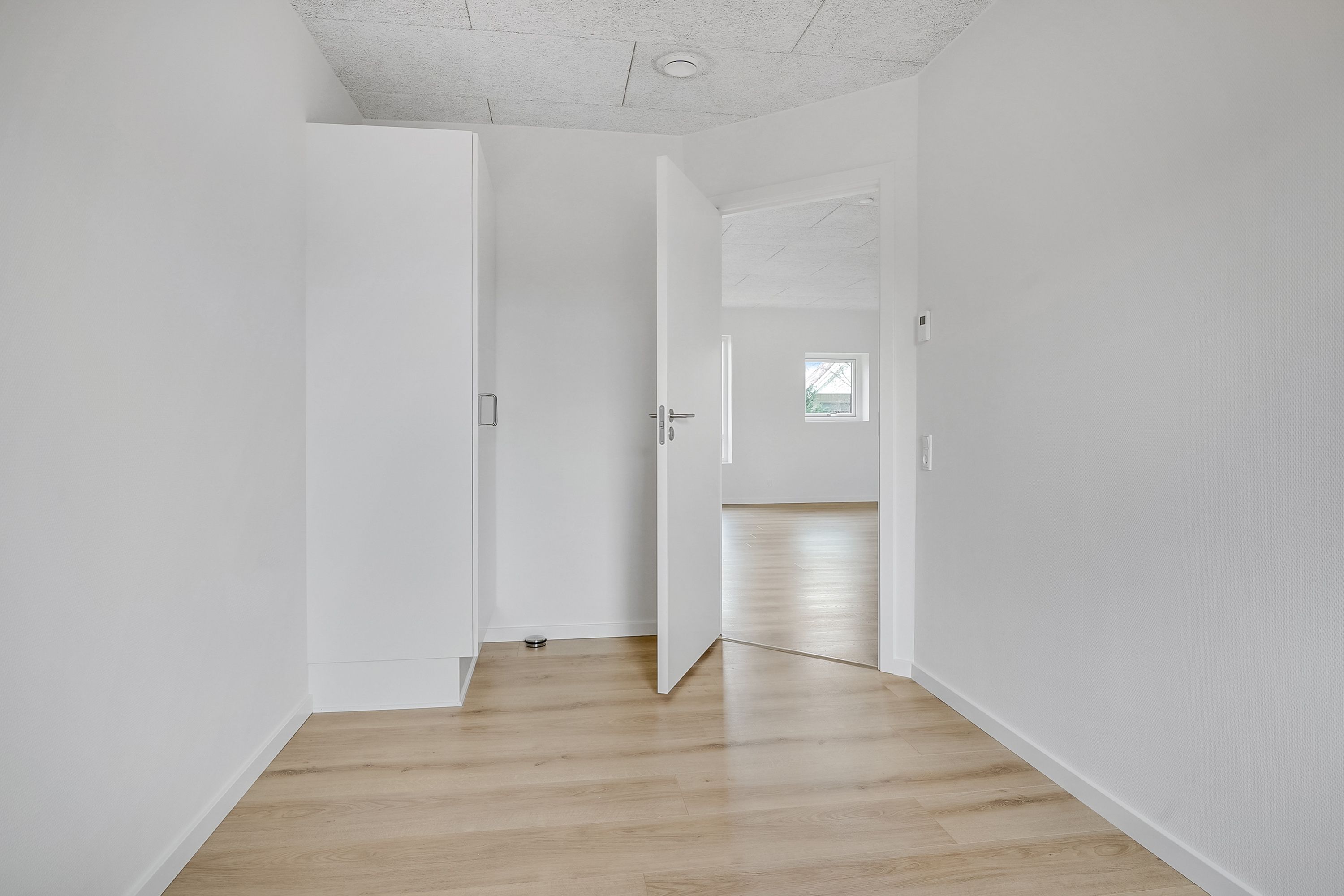 Lys og veldisponeret 3-værelses lejlighed på 96 m² med altan