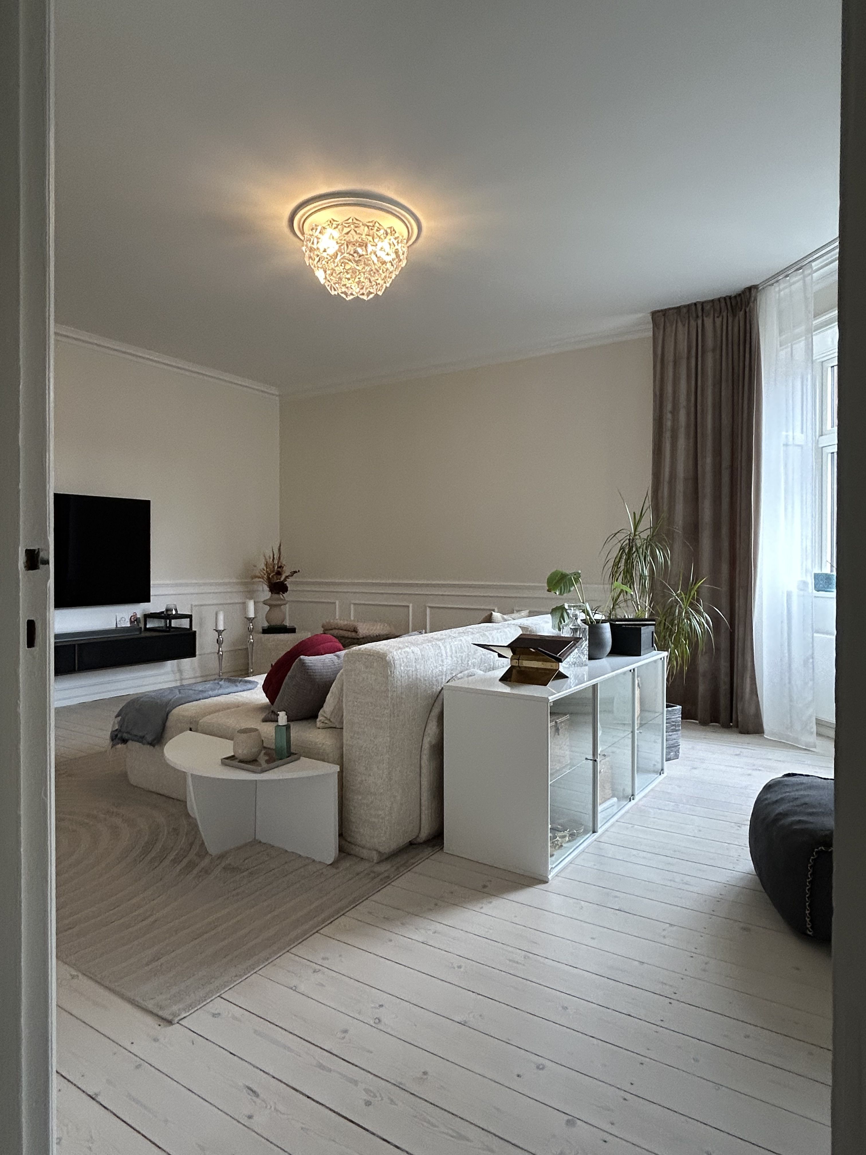 136 m2 classic and spacious Frederiksberg apartment