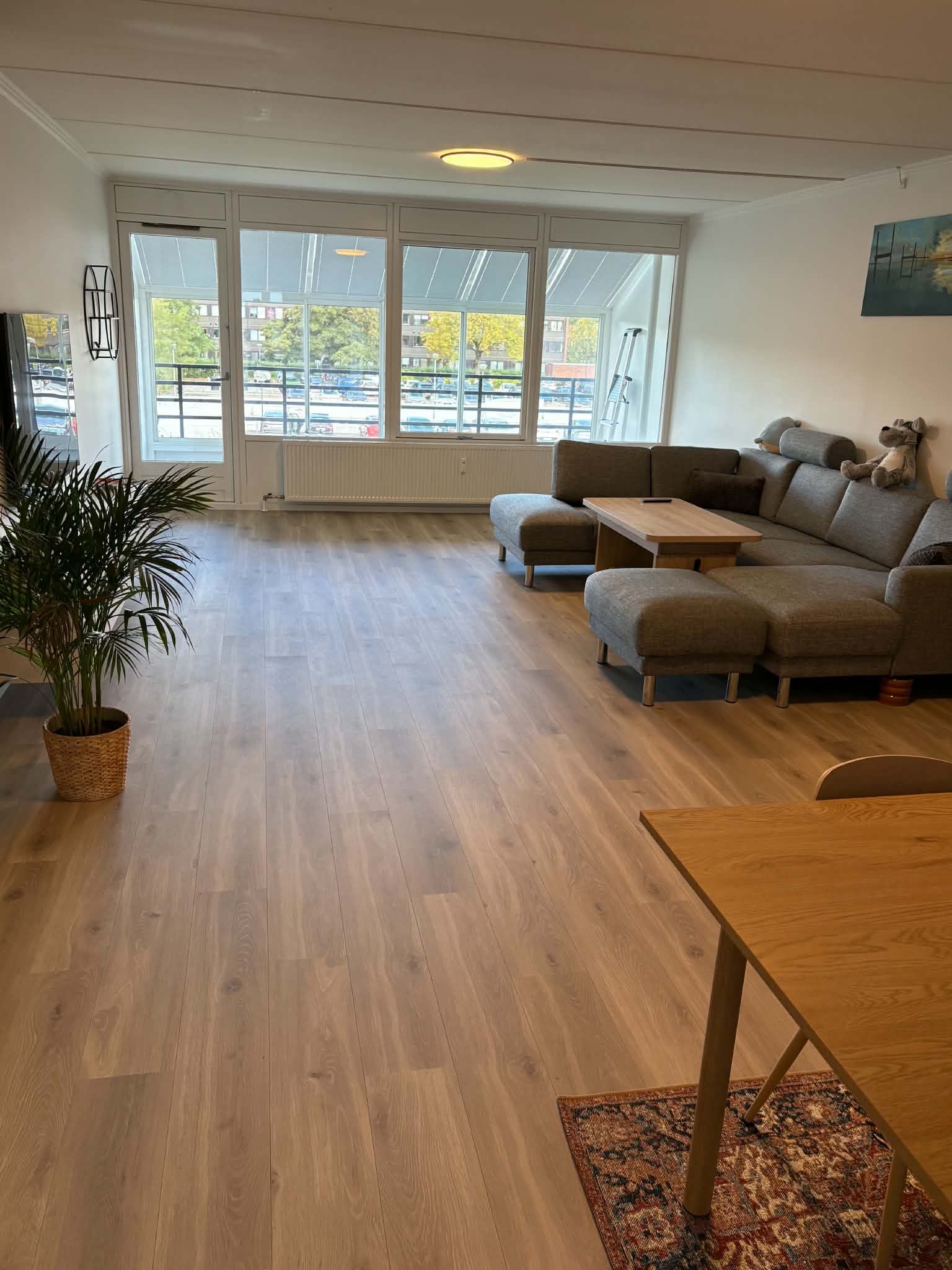 10m2 værelse i 116m2 lejlighed med 2 toiletter - ved Høje-Taastrup station og City2 