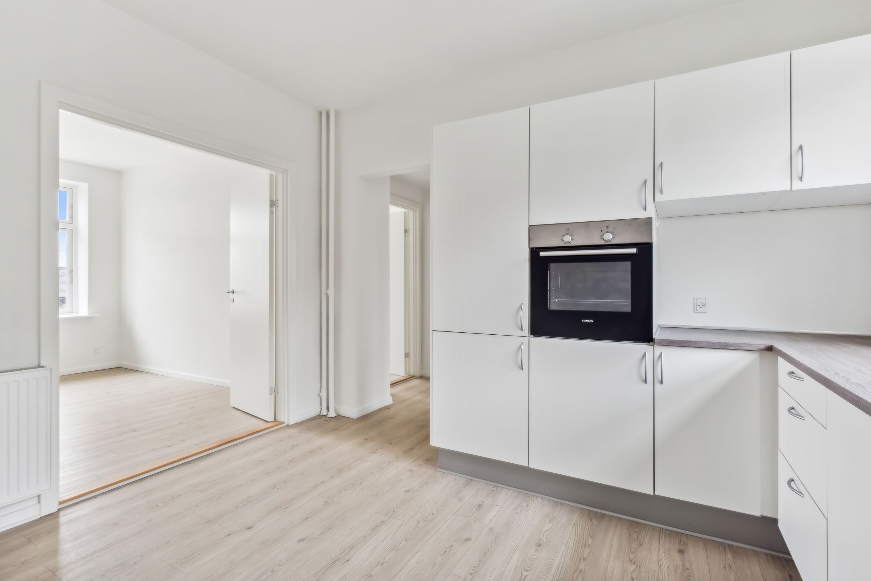 Rummelig 4-værelses lejlighed på 90 m² med direkte udgang til baggård