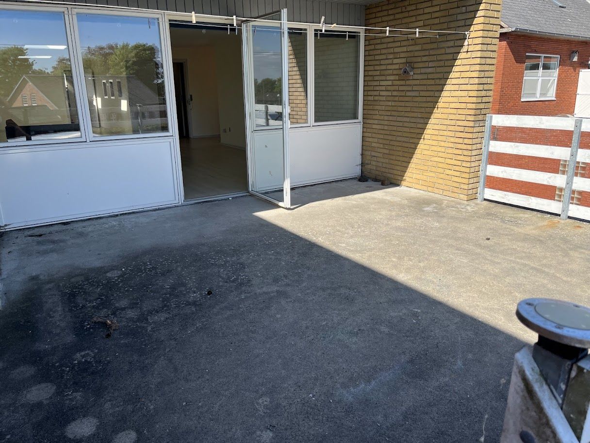 Stor 1. sals lejlighed i centrum