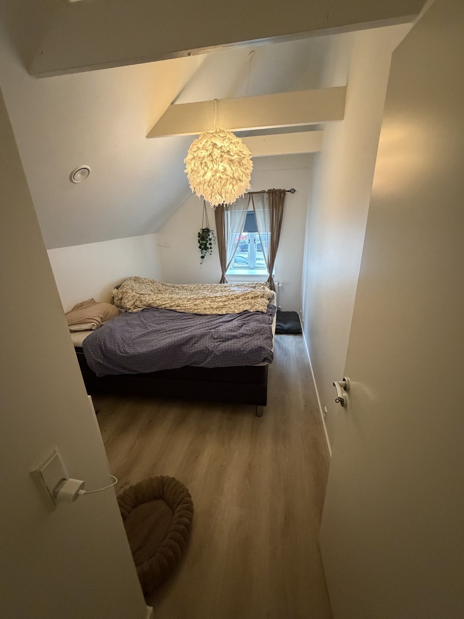 Byhus med egne terrasser i lukket gård, tæt ved Lunden og strøjet
