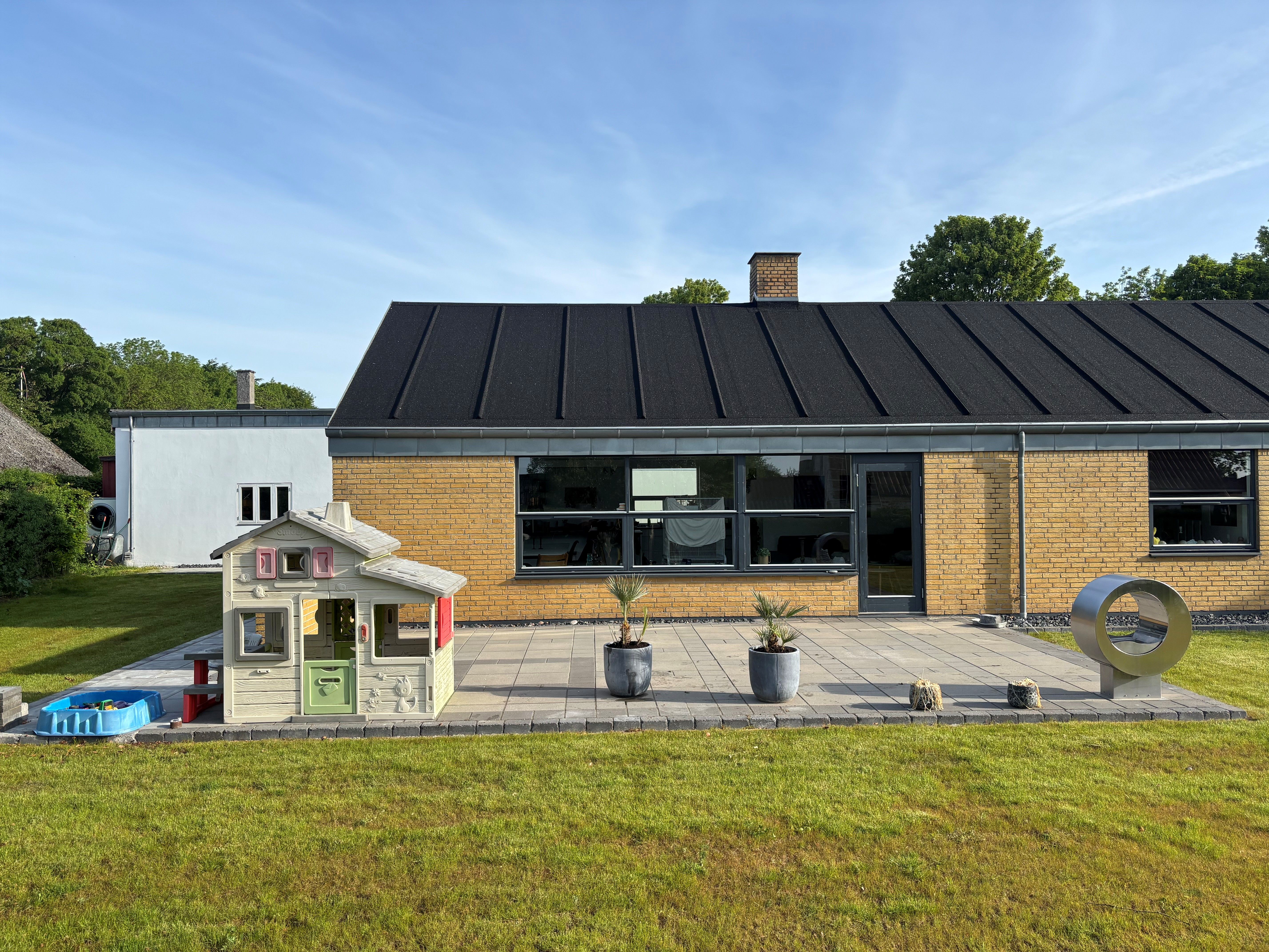 Renoveret kvalitets hus med tilhørende værksted