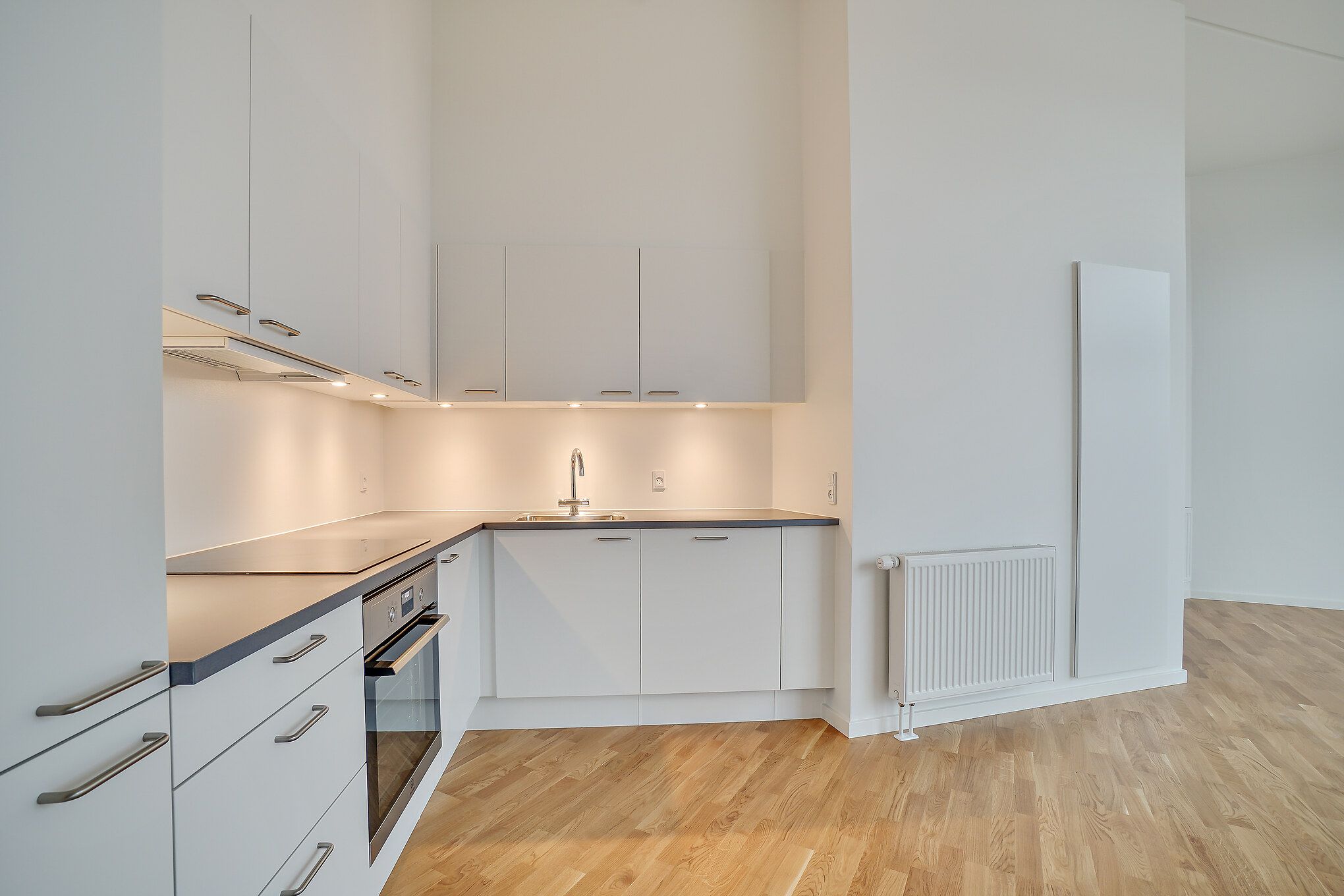 PARKERING, EGEN TERRASSE, 