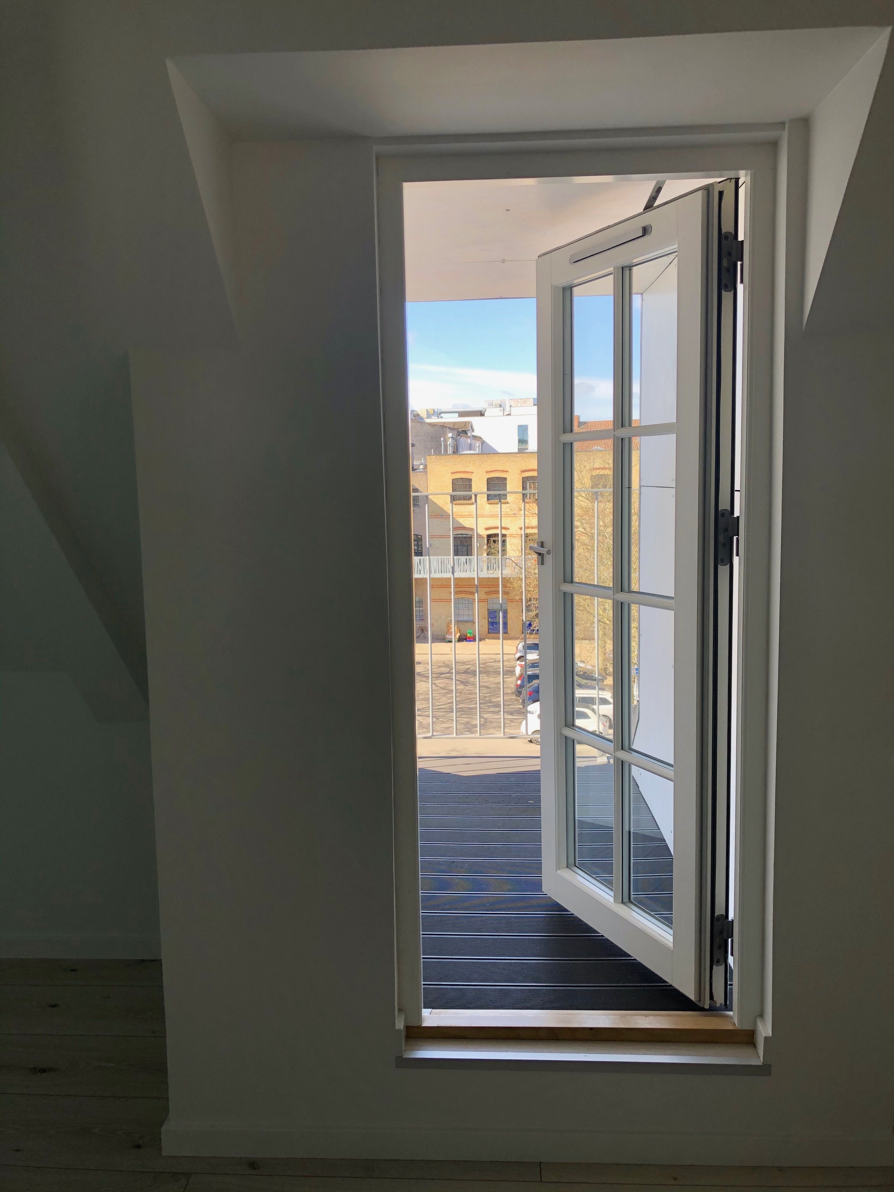 Dejlig lys lejlighed med lille altan