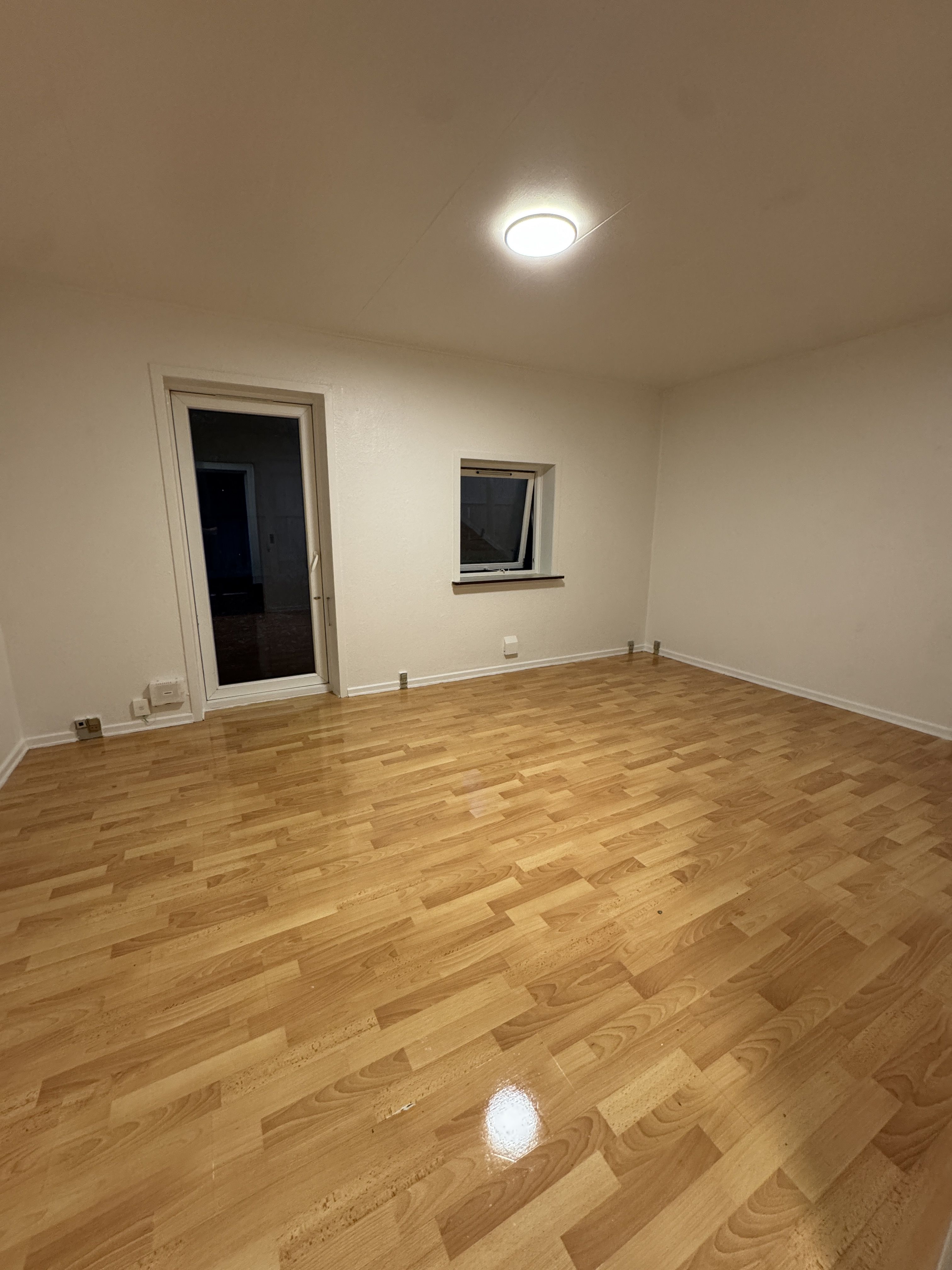 🏡 1-værelses rækkehus med egen have – centralt i Nykøbing Mors