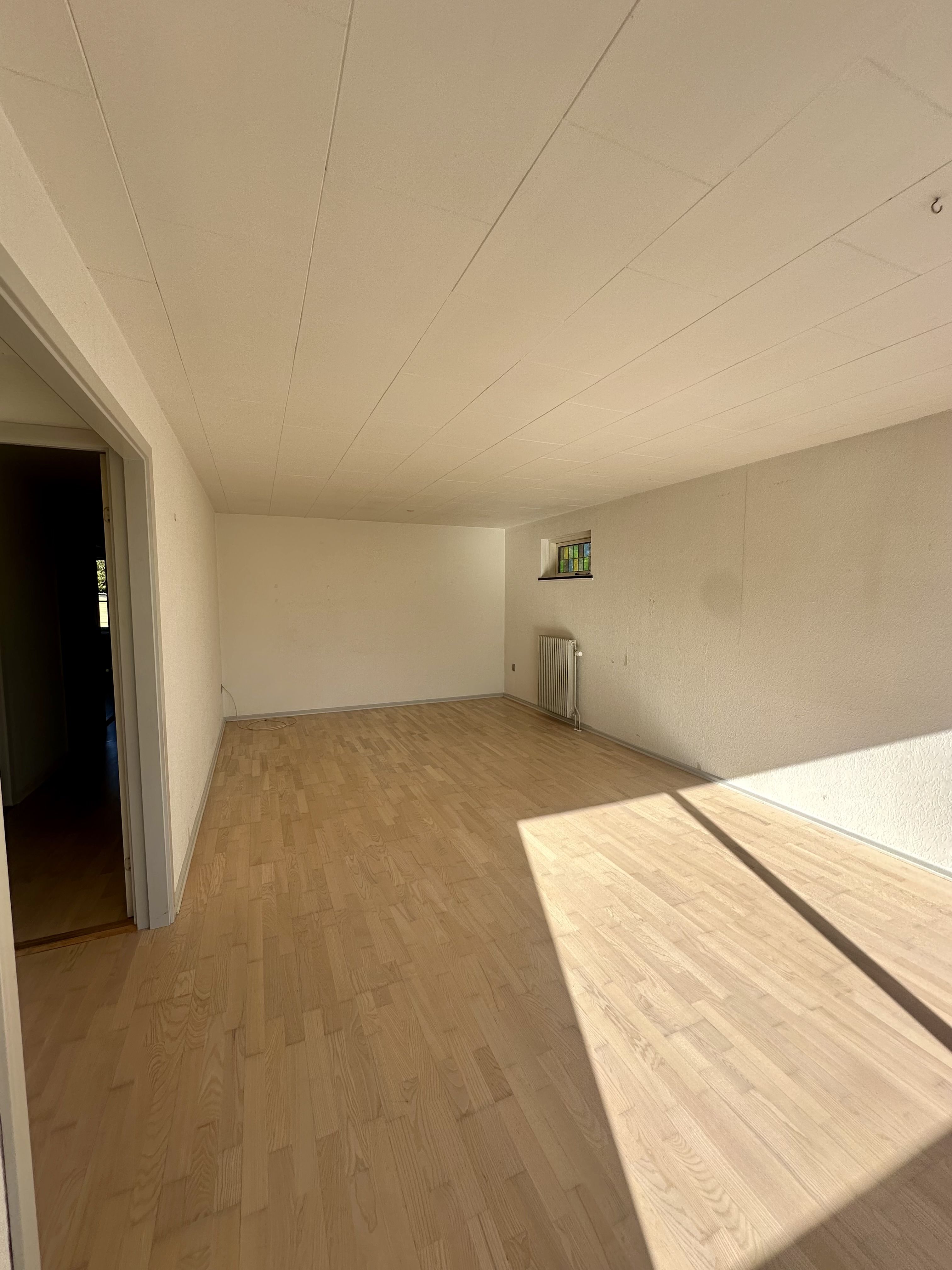Villa til leje – lys med nyere bad og køkken samt have