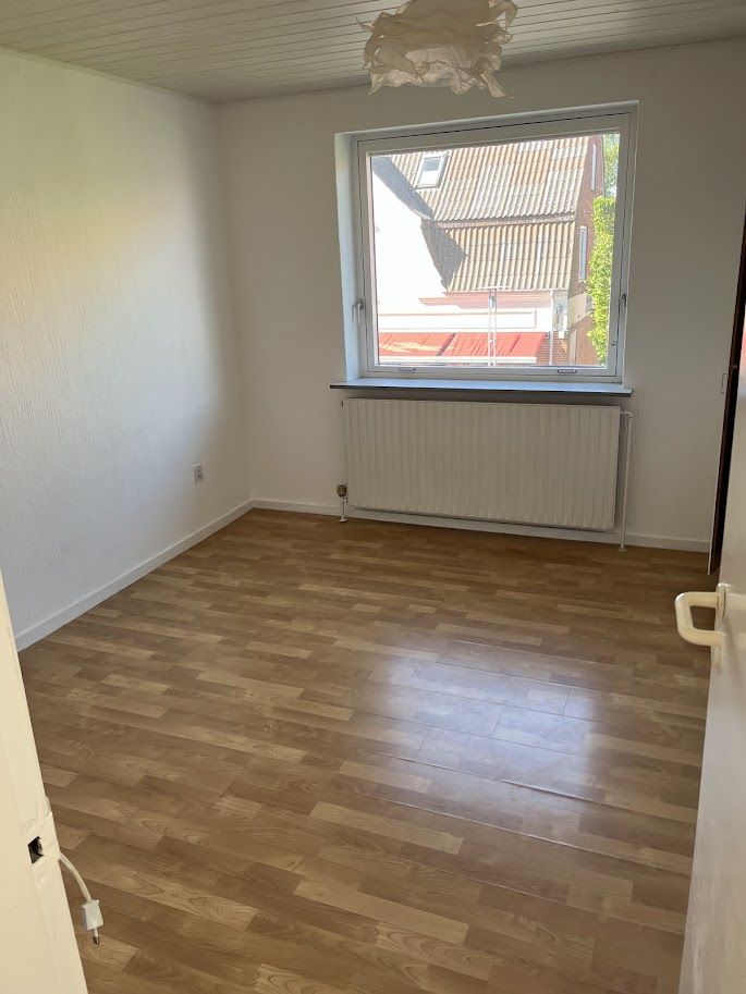 Stor 1. sals lejlighed i centrum