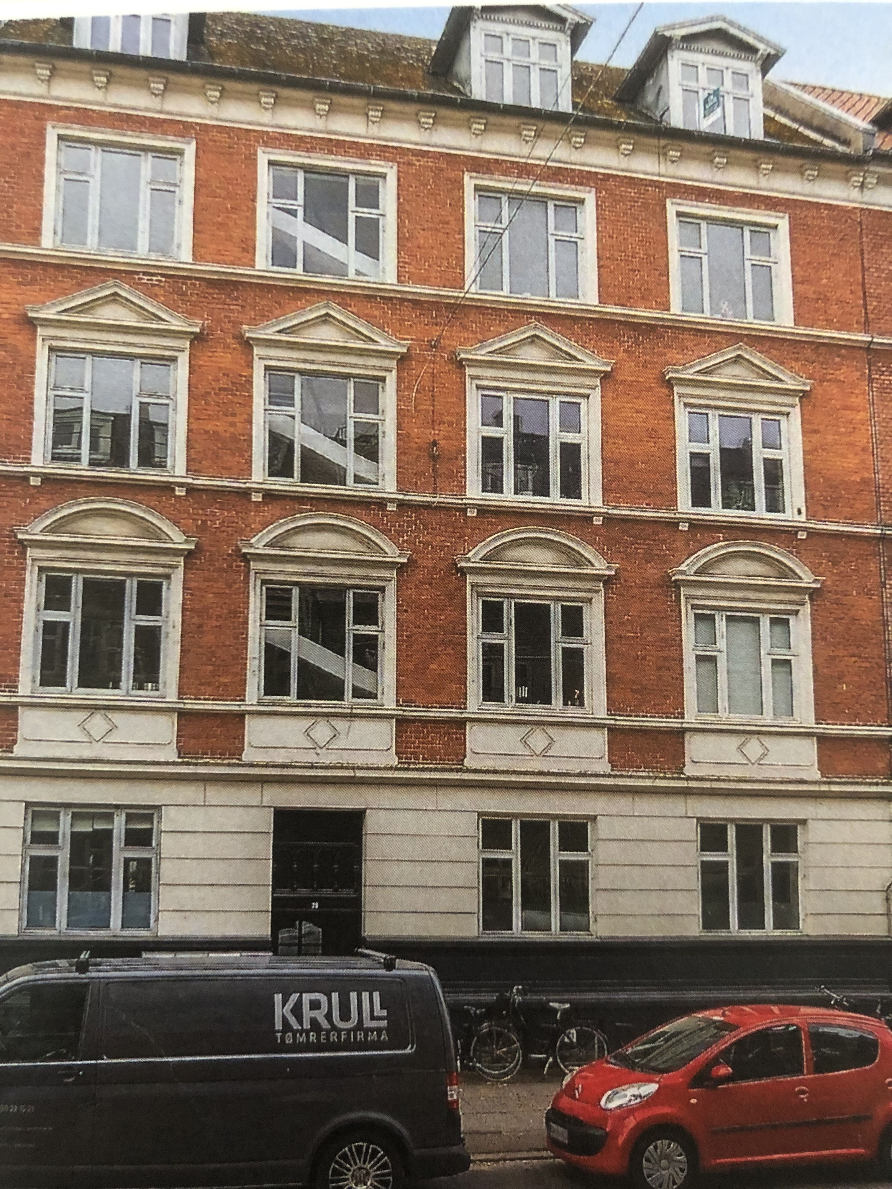 Lejlighed midt på Frederiksbjerg med skøn altan
