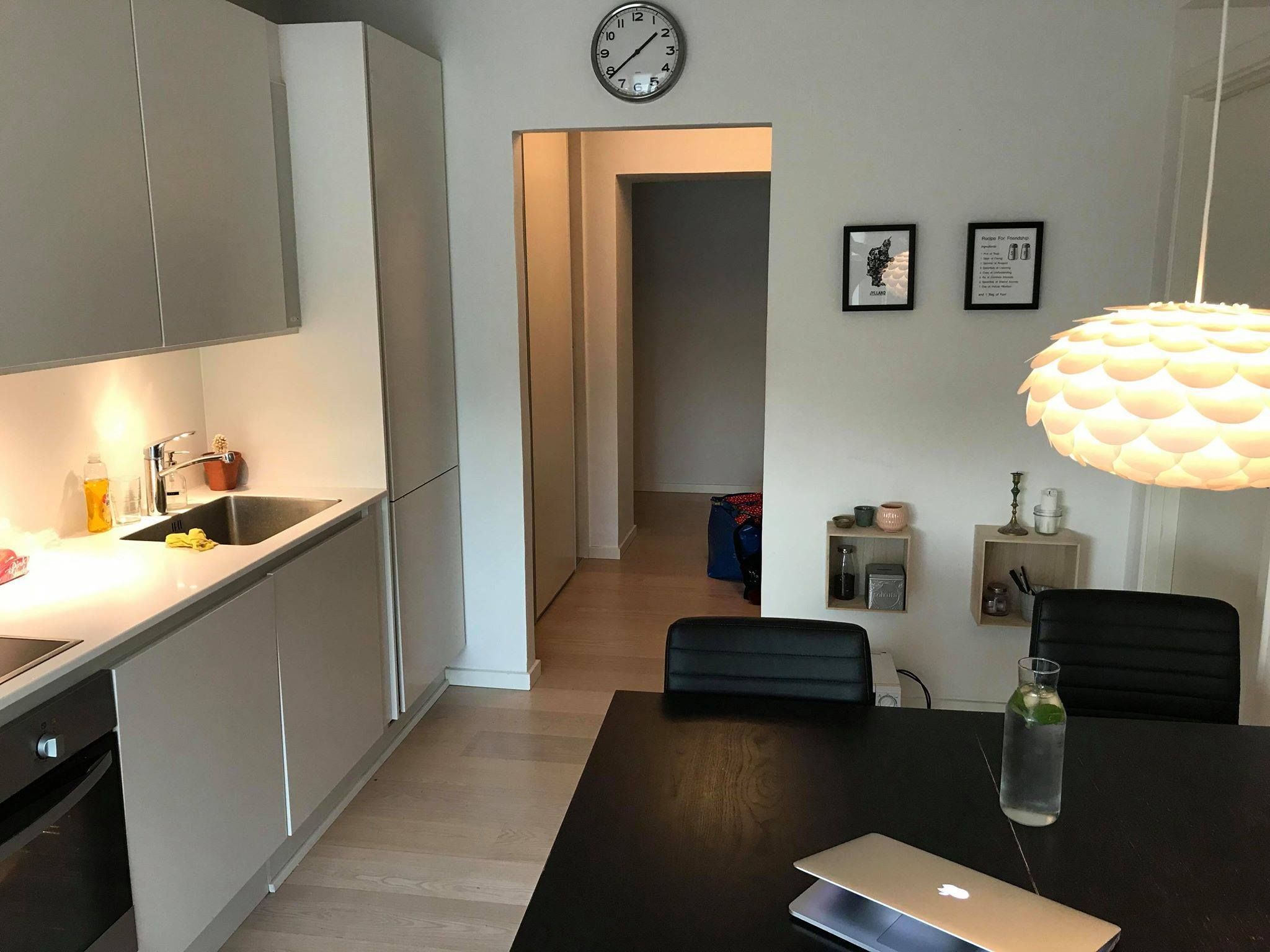 Skøn delevenlig lejlighed i gode omgivelser på Karolinegården