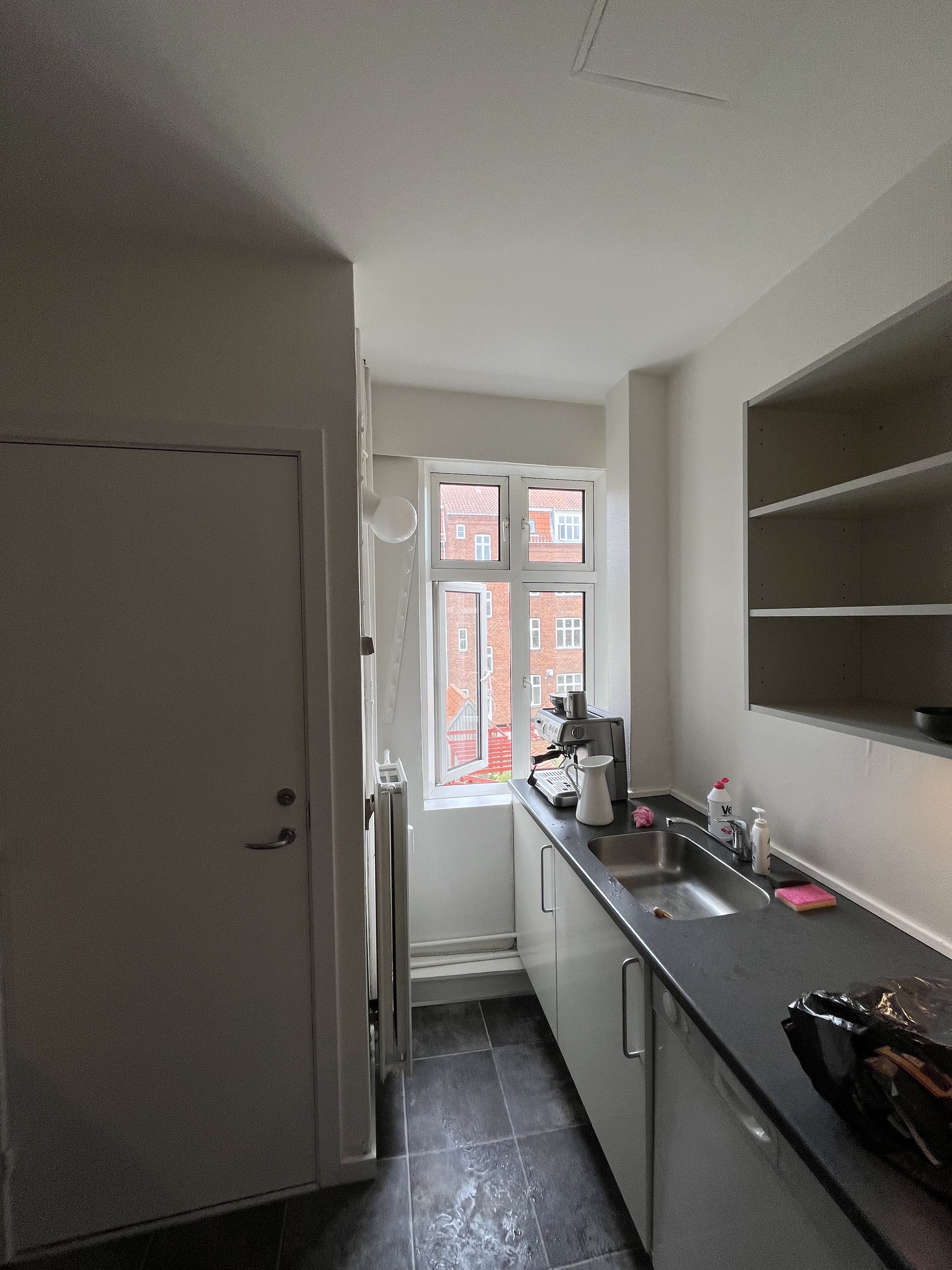 Lys og velholdt 2-værelses lejlighed på øverste etage