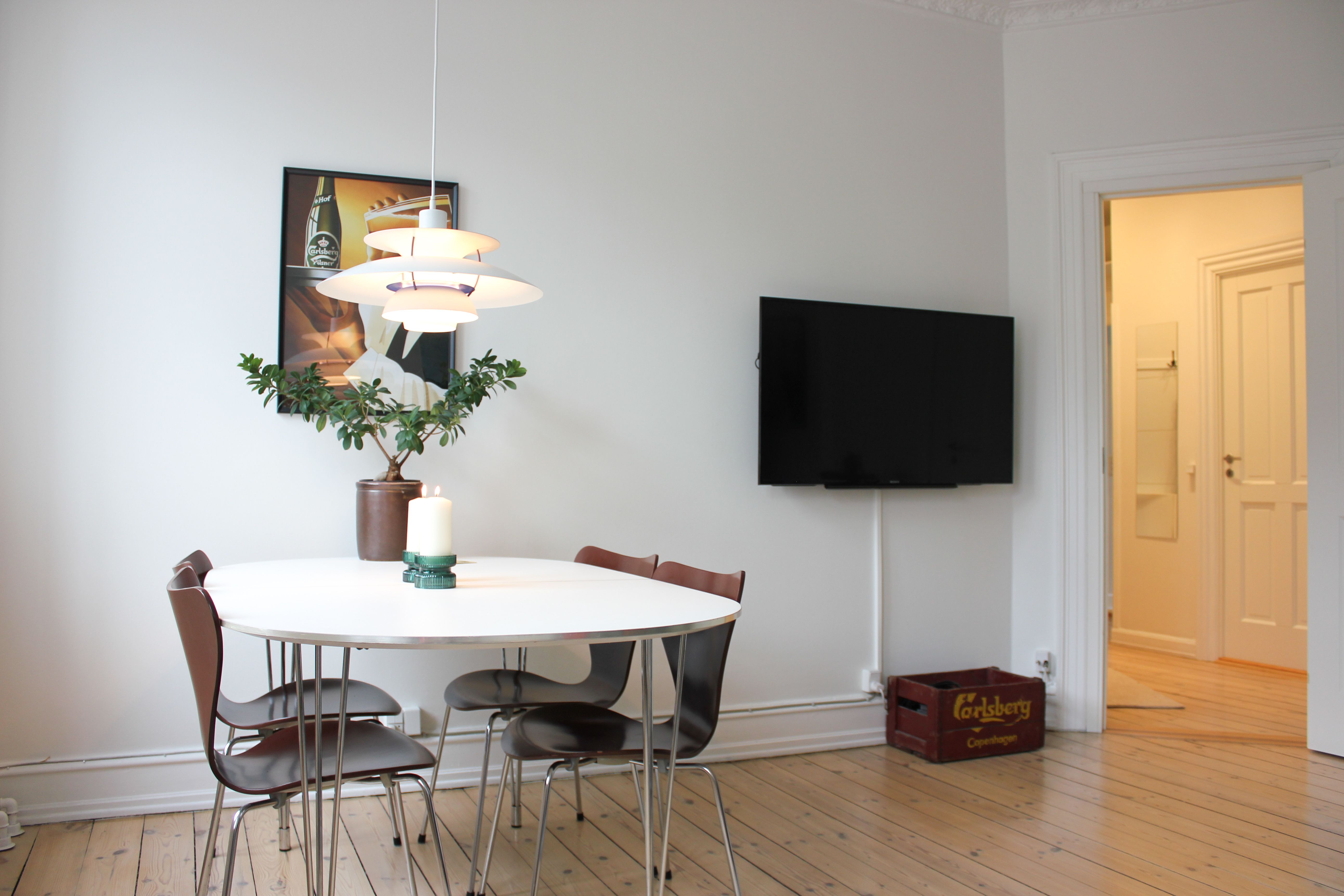 Furnished, bright and cozy 3-room Apartment in Frederiksberg’s Svømmehalskvarter – 68 m² with large courtyard balcony