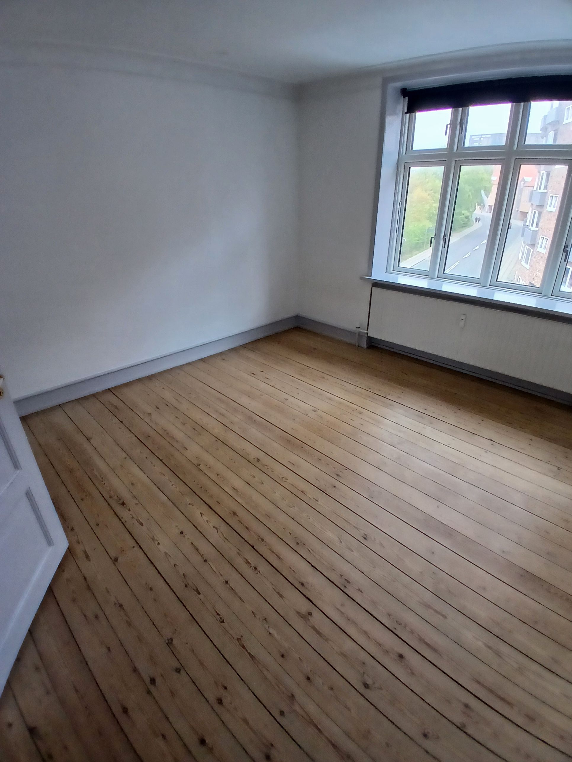 135 m² og fem rum på to etager – Kongebrogade 