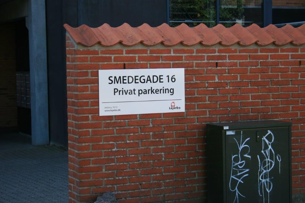 Afdelingen består af 14 boliger centralt beliggende i Herning lige ved busterminal, banegård, posthus, biograf og gågade.