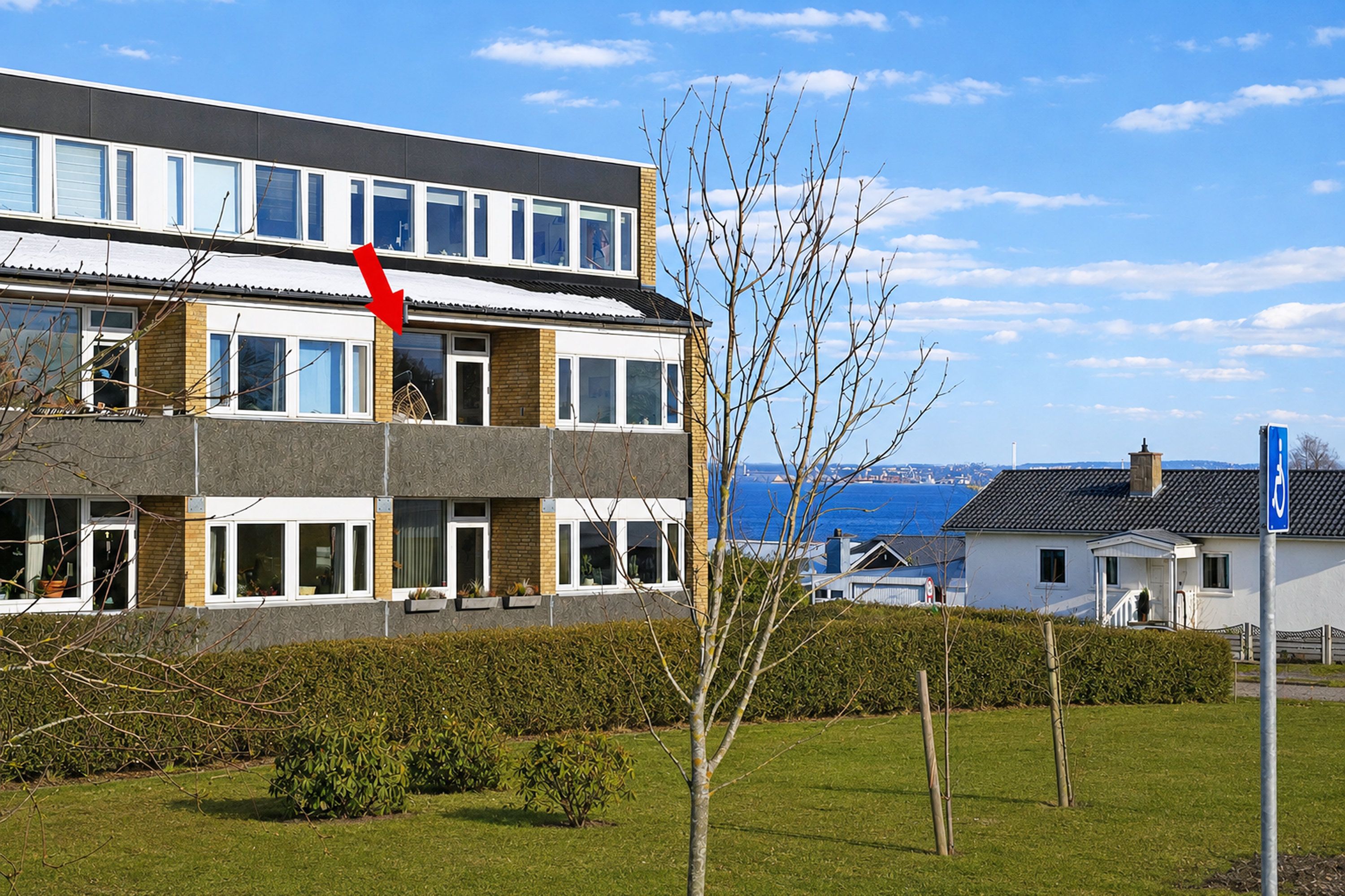 Ugeneret endelejlighed med flot udsigt