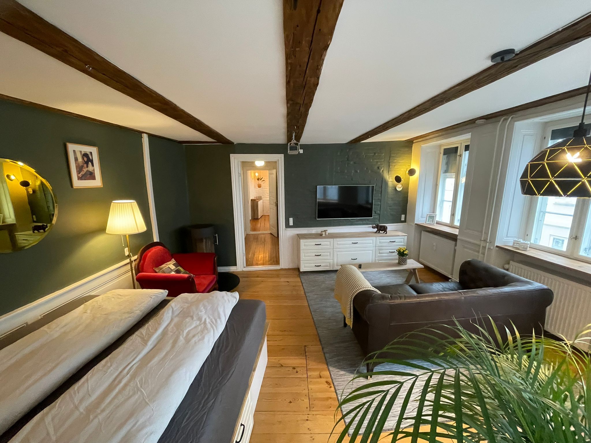 Cosy old apartment in city center