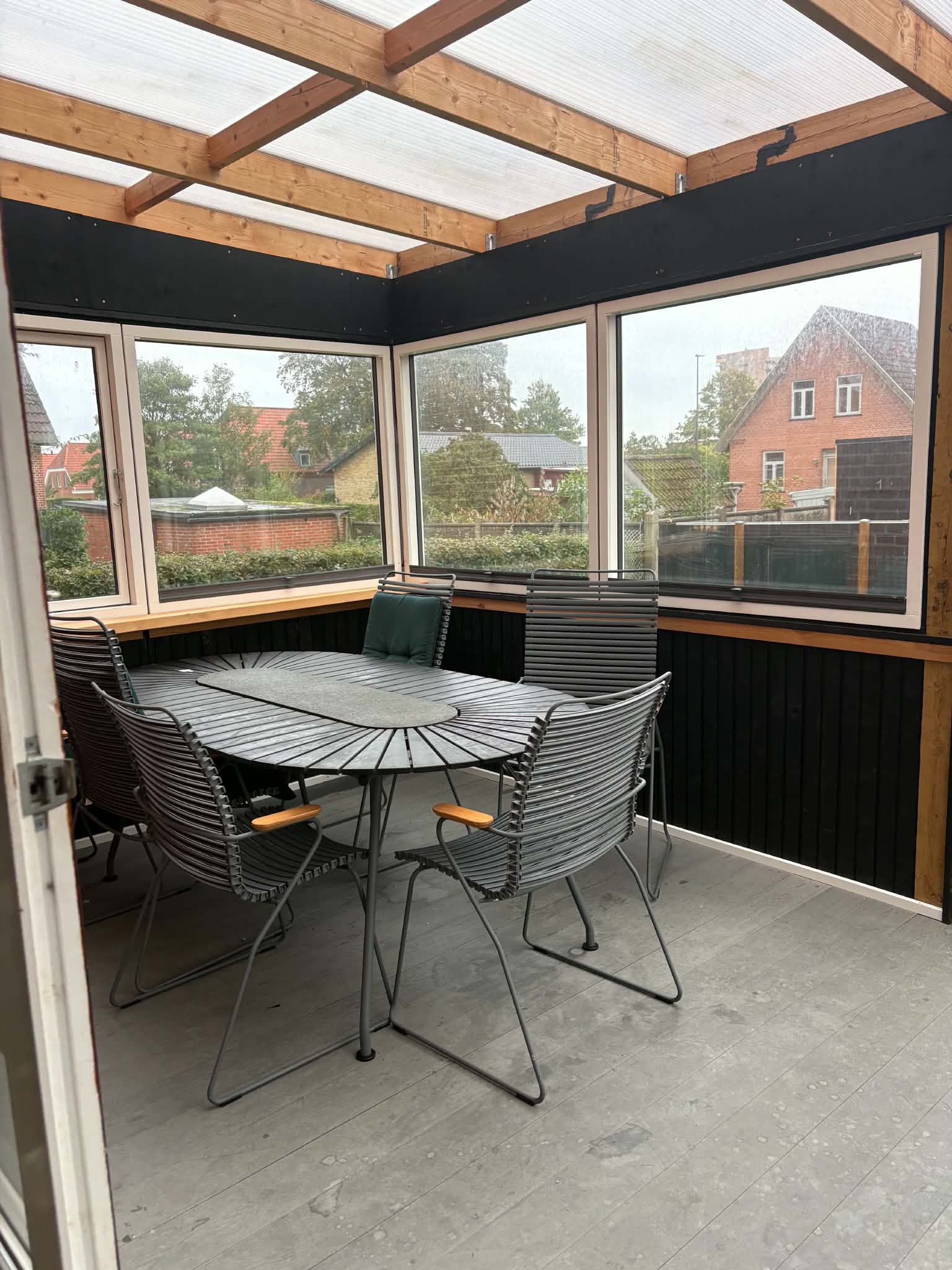 Charmerende og rummelig villa med udestue og sauna