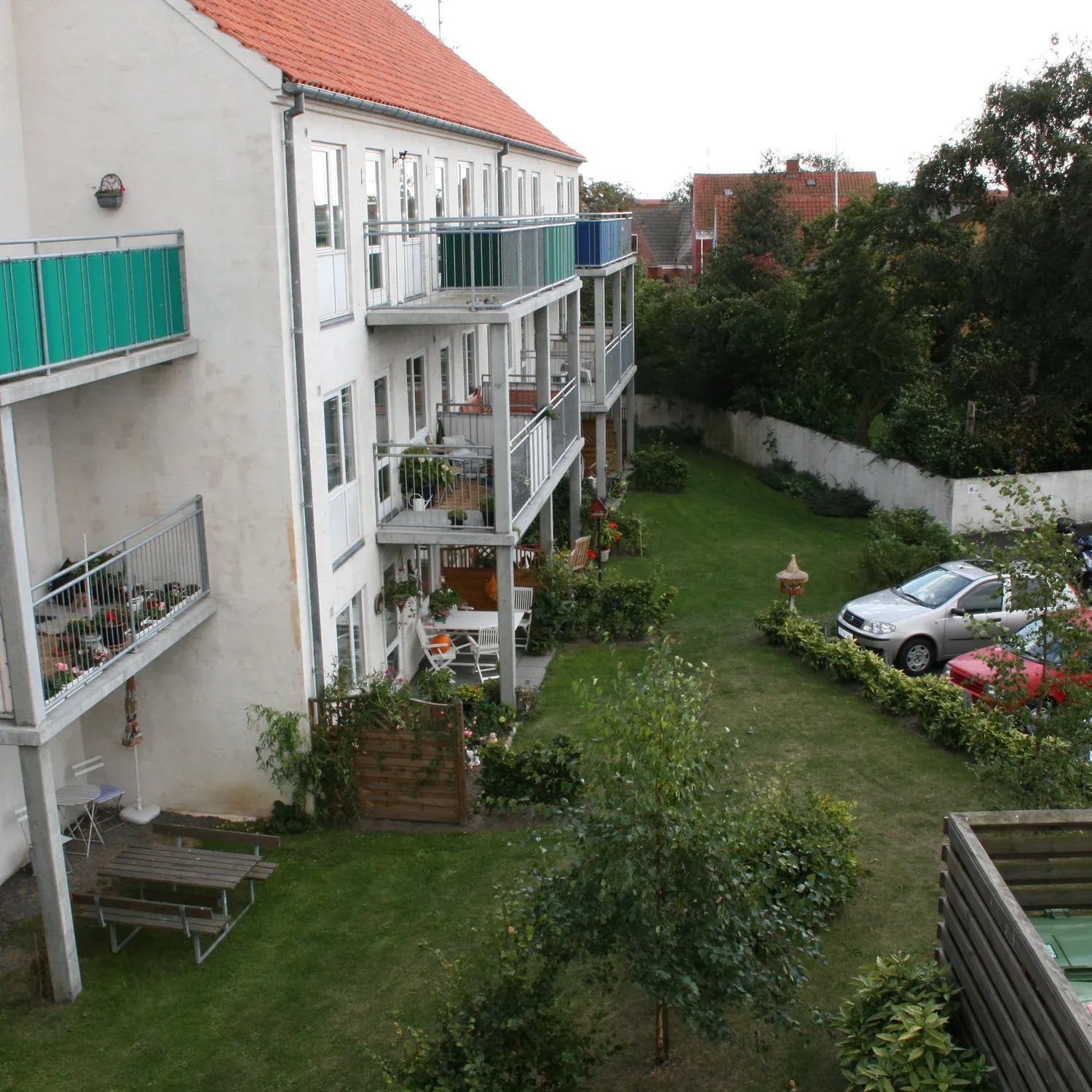 Det tidligere Holms Hotel i Nexø er i 2004 ombygget til 22 moderne familieboliger, som også er velegnede for ældre.