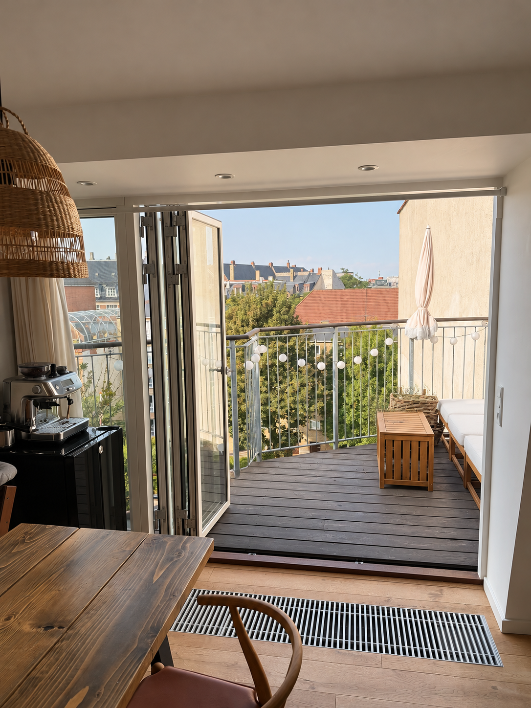 Sjældent udbudt taglejlighed med privat tagterrasse og udsigt til søerne