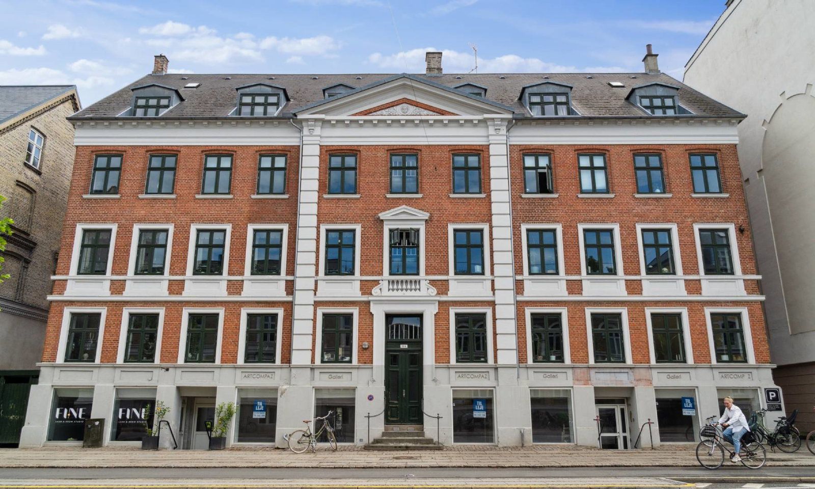 Rummelig 5-værelses lejlighed på H.C. Ørsteds Vej – centralt på Frederiksberg