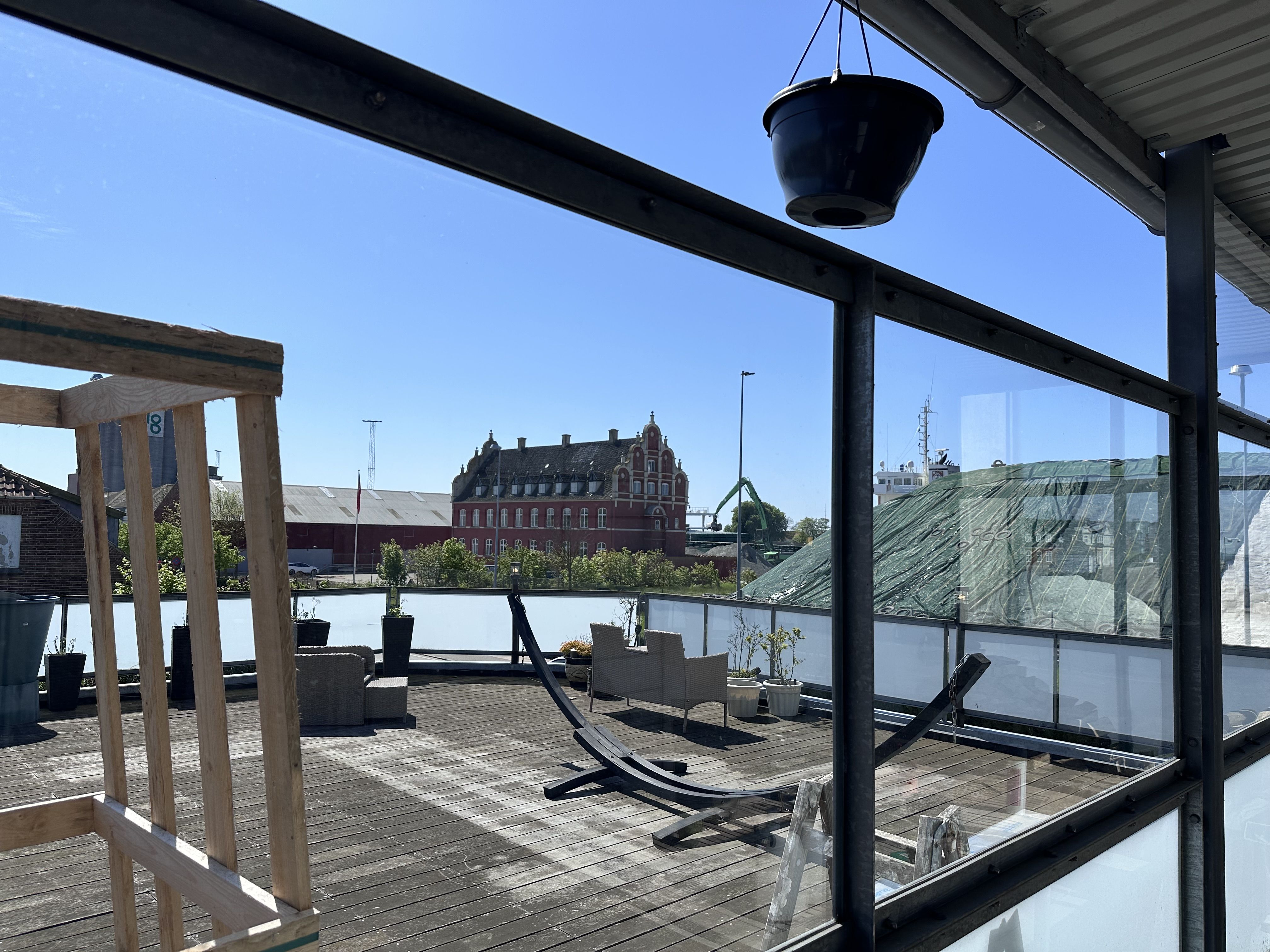 Lys og skøn lejlighed med udsigt