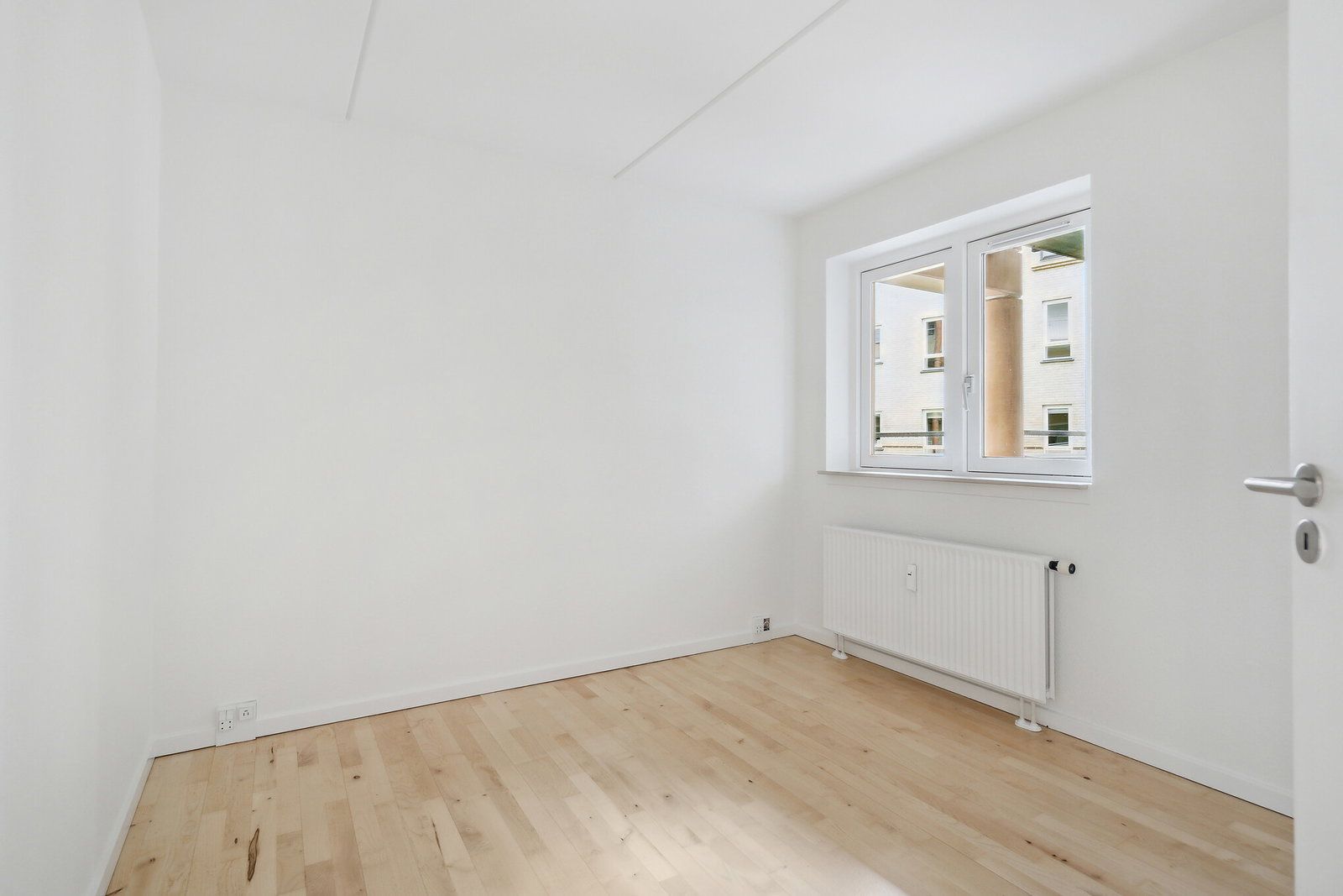 Lys 2-værelses på 69 m2 med moderne køkken, elevator og grøn gård – gratis fitness og delebil