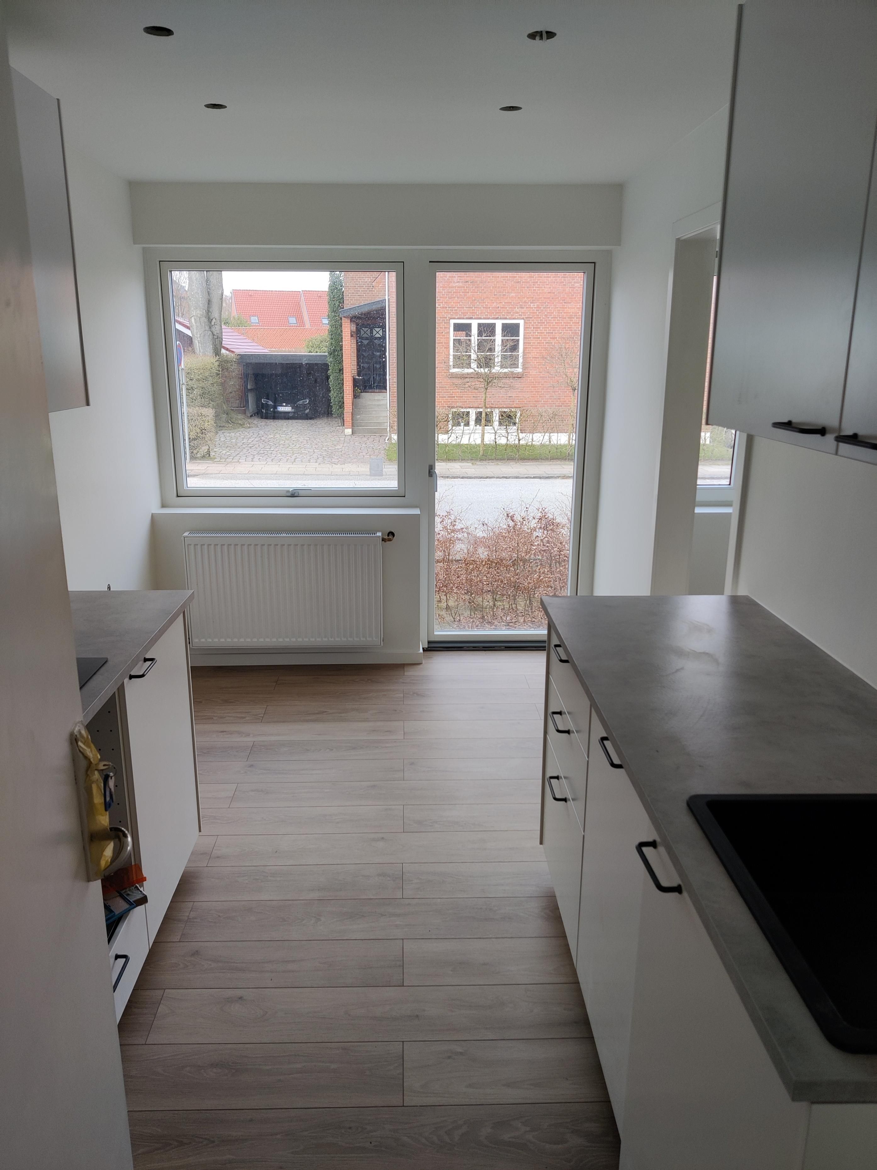 Lys og nyrenoveret 1-værelses lejlighed med central beliggenhed i Herning