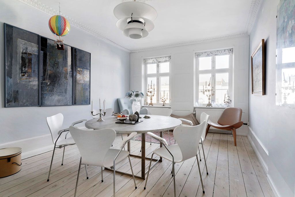 Eksklusiv herskabslejlighed med klassisk københavnercharme i hjertet af byen