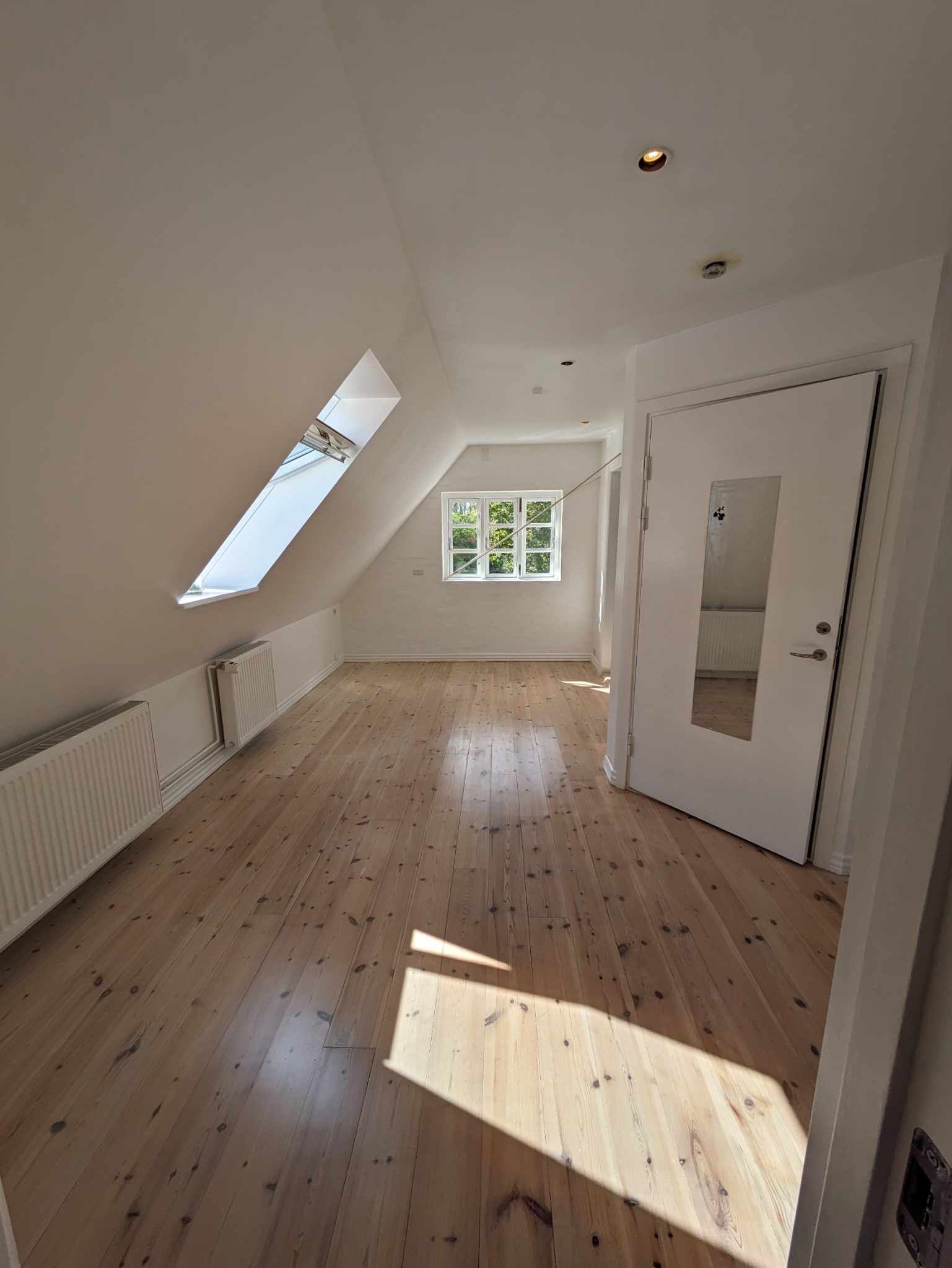 ☀️ Lyst & lækkert i Odense C – kun 2 på etagen – 4.800 kr. ALT INKL.