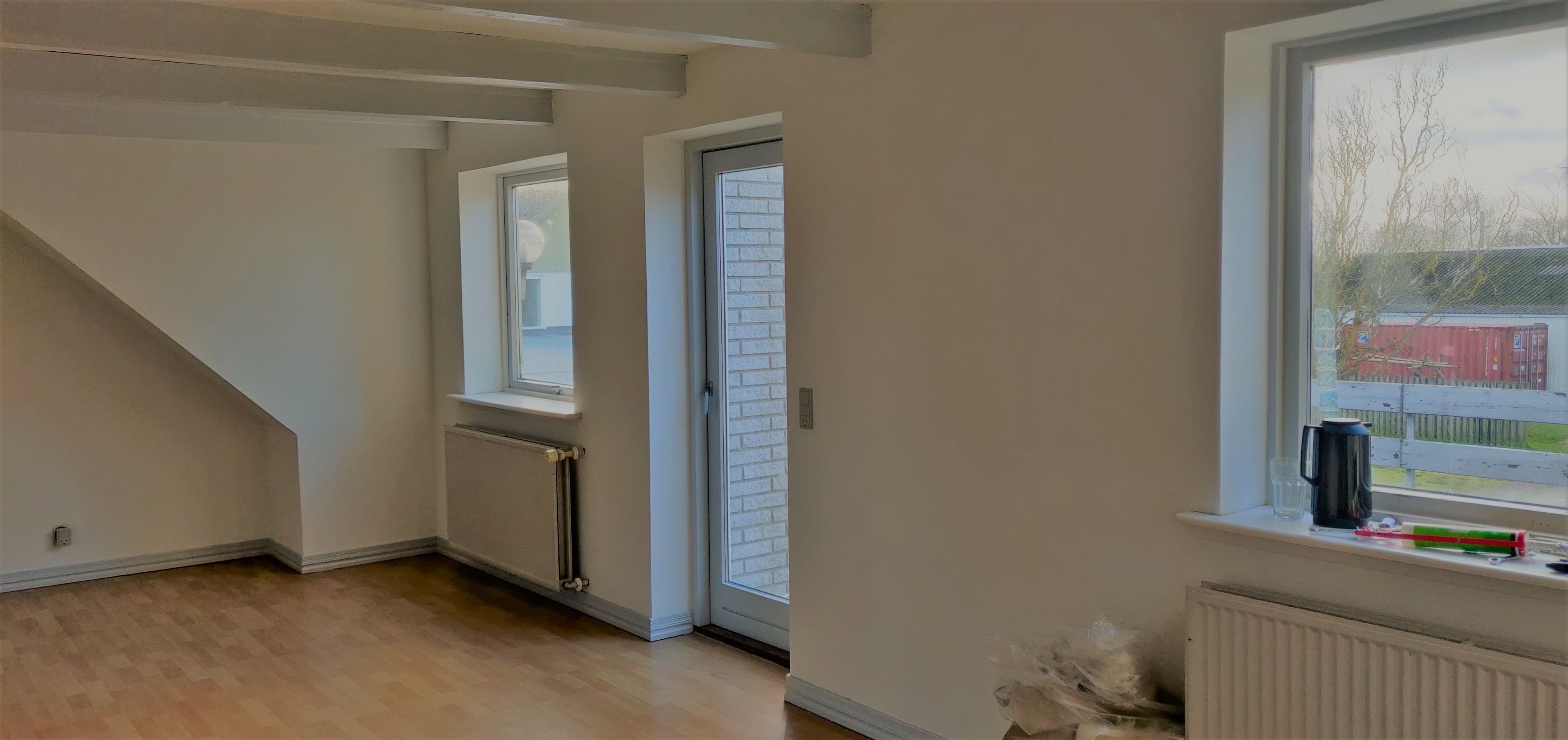 2. vær. med stor tagterrasse centralt i V. Hassing