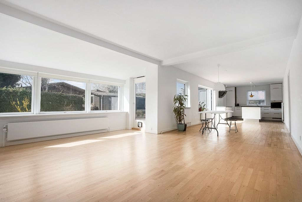 Lys og rummelig villa med stor have og separat anneks i Dragør
