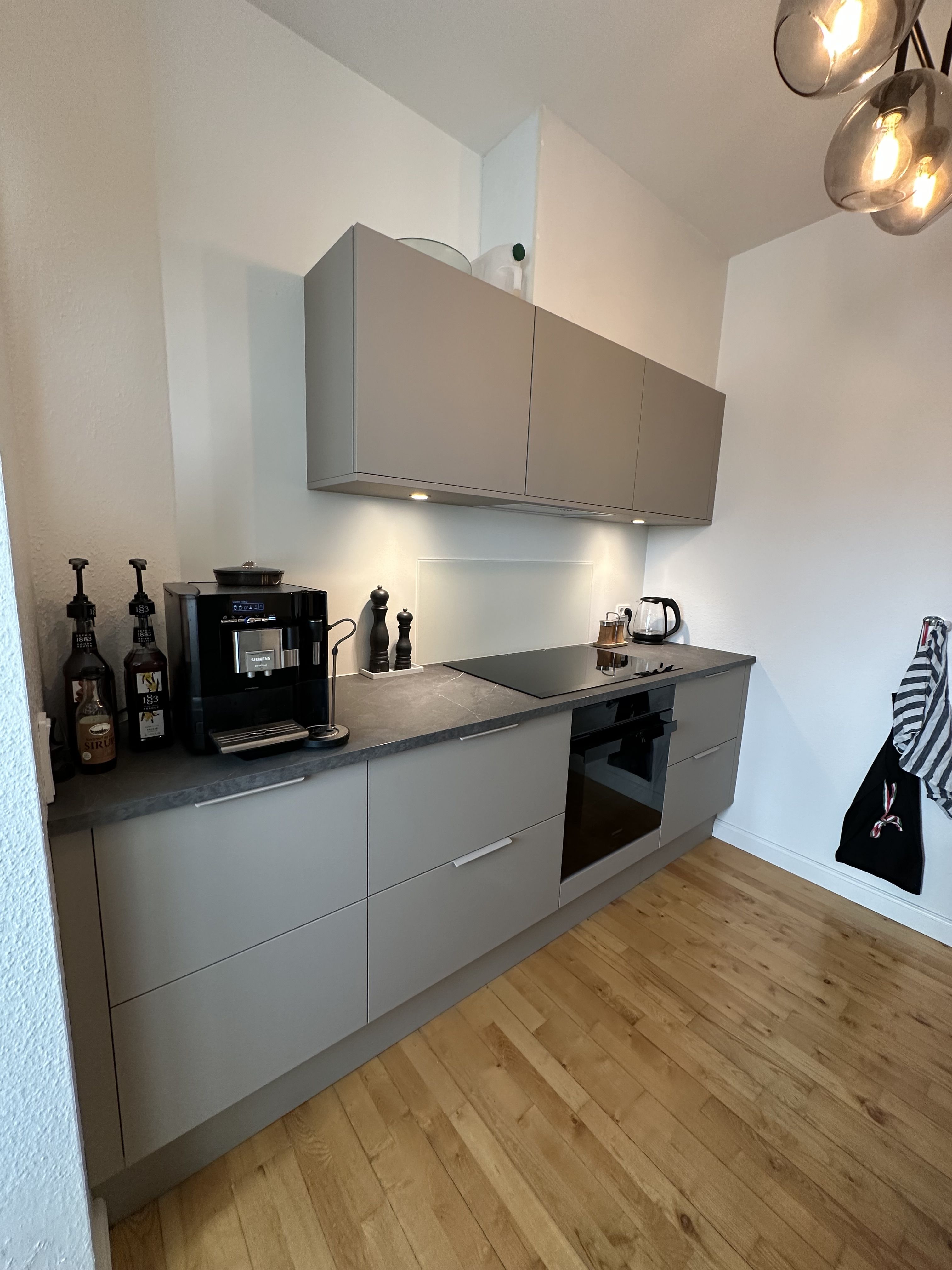 🏡 Lys og rummelig 2 værelses lejlighed til leje – 71 kvm + stort kælderrum og elevator i opgangen🏡