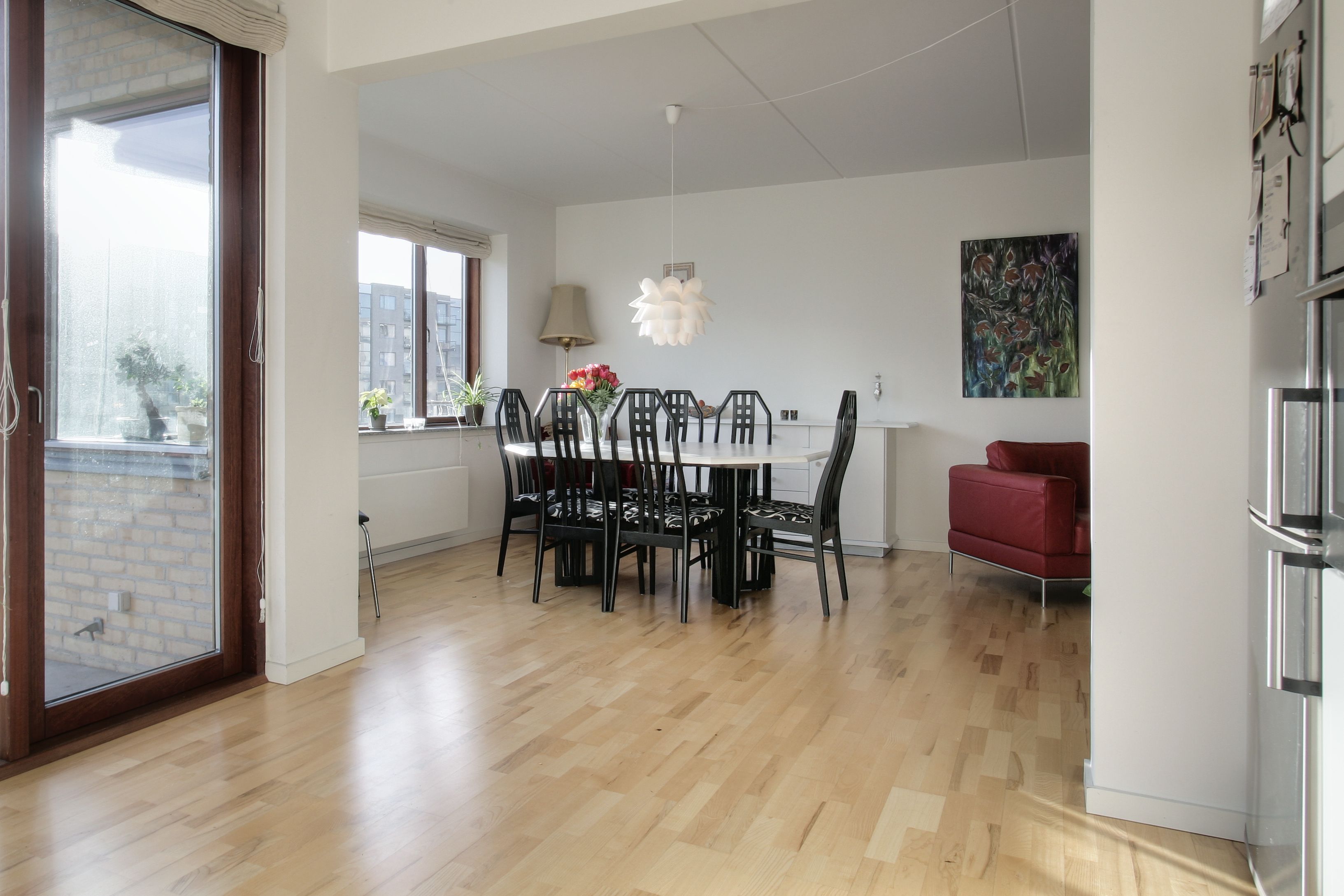 4 room appartment, 2 x  balcony+private parking